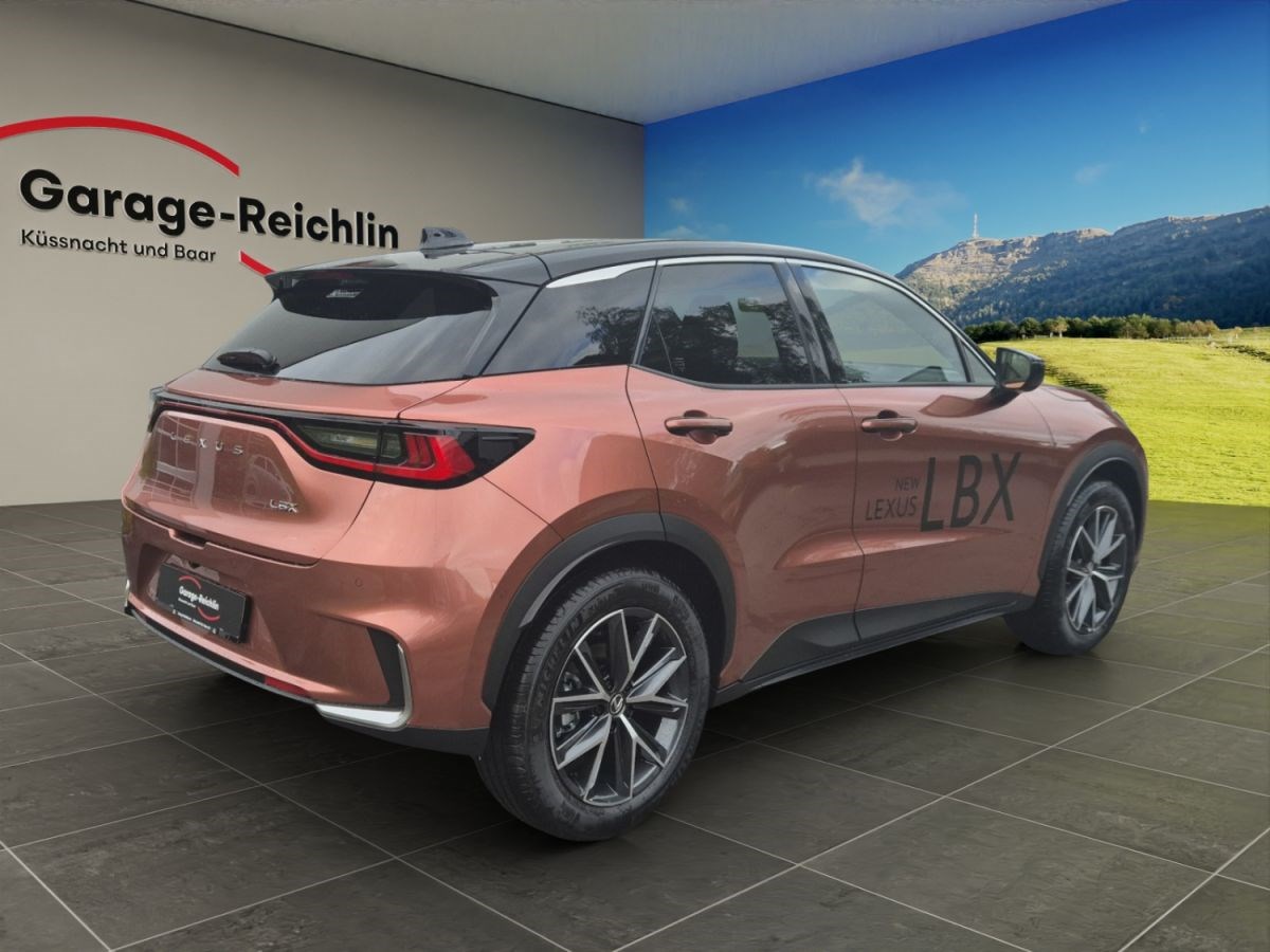 LEXUS LBX 1.5 Hybrid Cool AWD-image-4