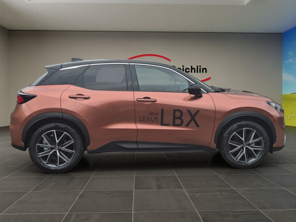 LEXUS LBX 1.5 Hybrid Cool AWD-image-5