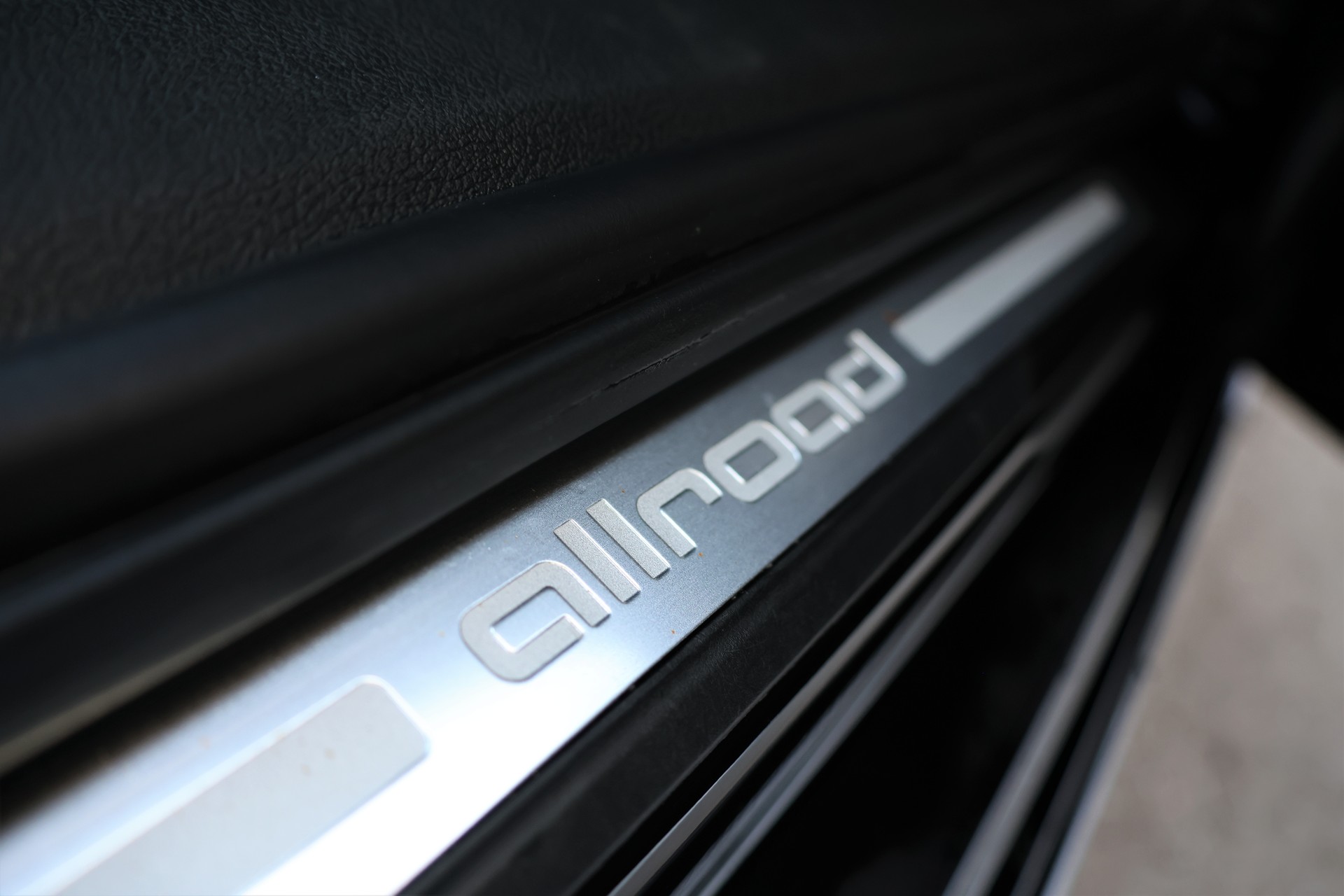 AUDI A4 allroad 45 TFSI quattro S-tronic-image-17