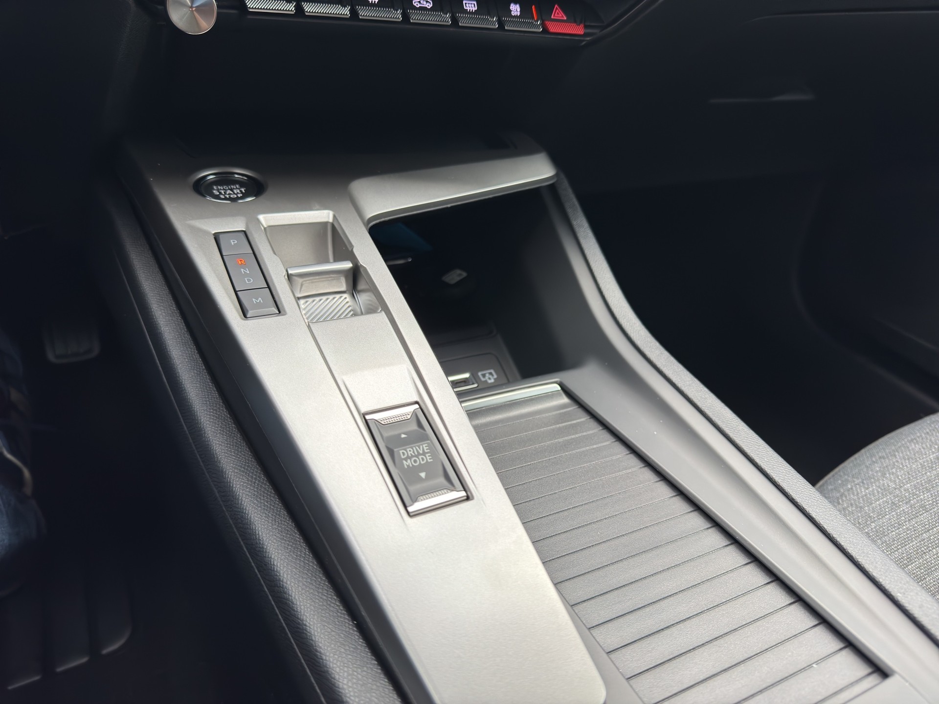 PEUGEOT 308 SW 1.2 HEV Style-image-10
