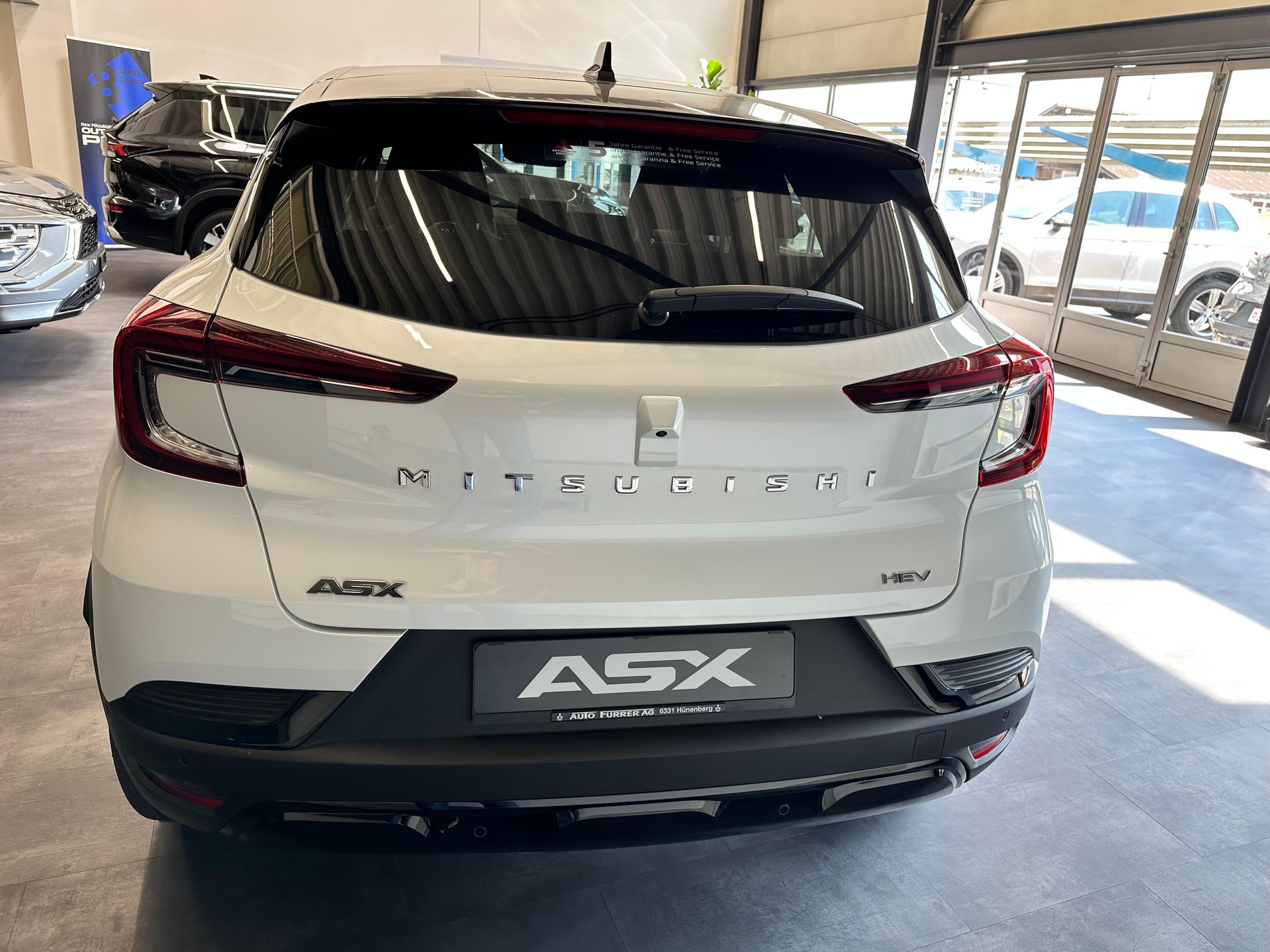 MITSUBISHI ASX 1.6 HEV Instyle-showroom-element-3
