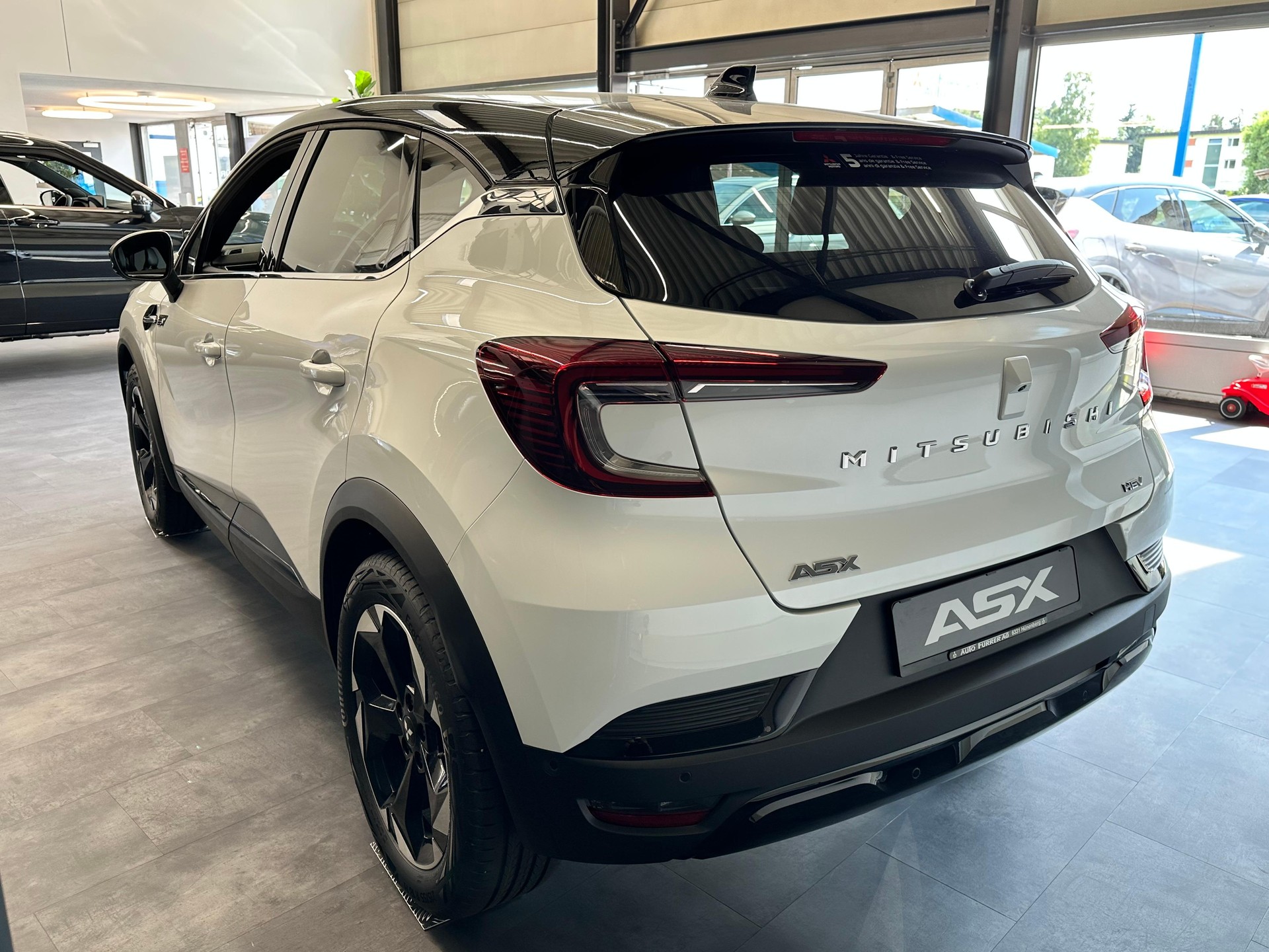 MITSUBISHI ASX 1.6 HEV Instyle-showroom-element-2