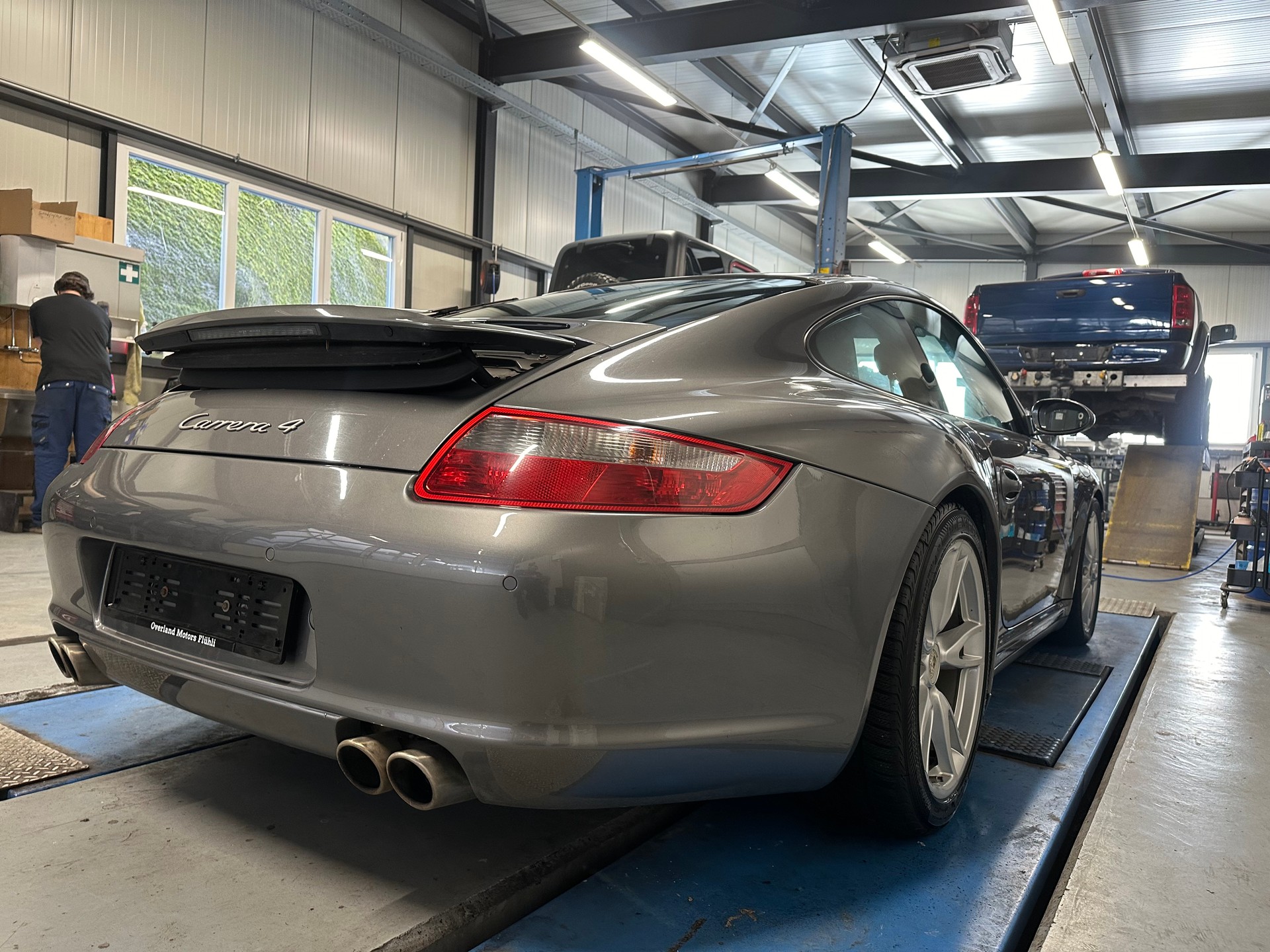 PORSCHE 911 Carrera 4-image-5