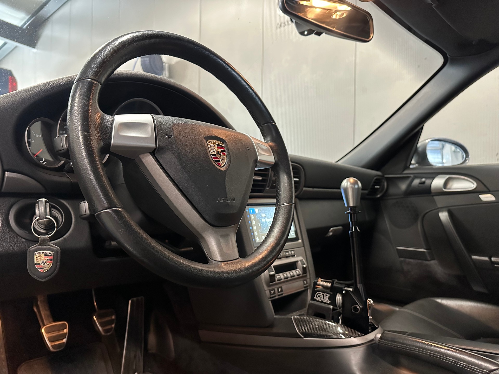 PORSCHE 911 Carrera 4-image-8