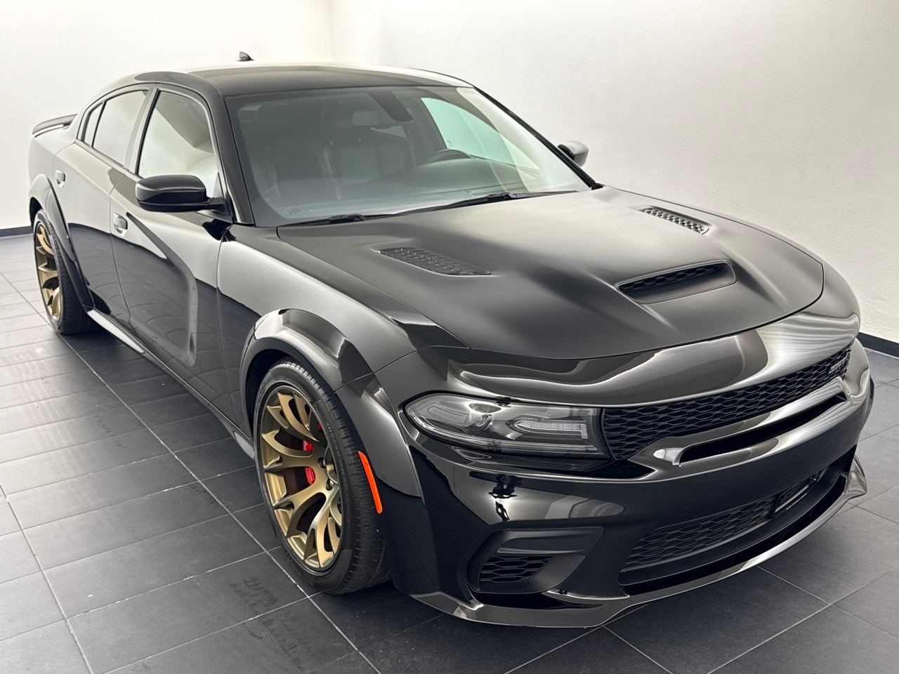 DODGE Charger Hellcat Redeye Widebody-showroom-element-3