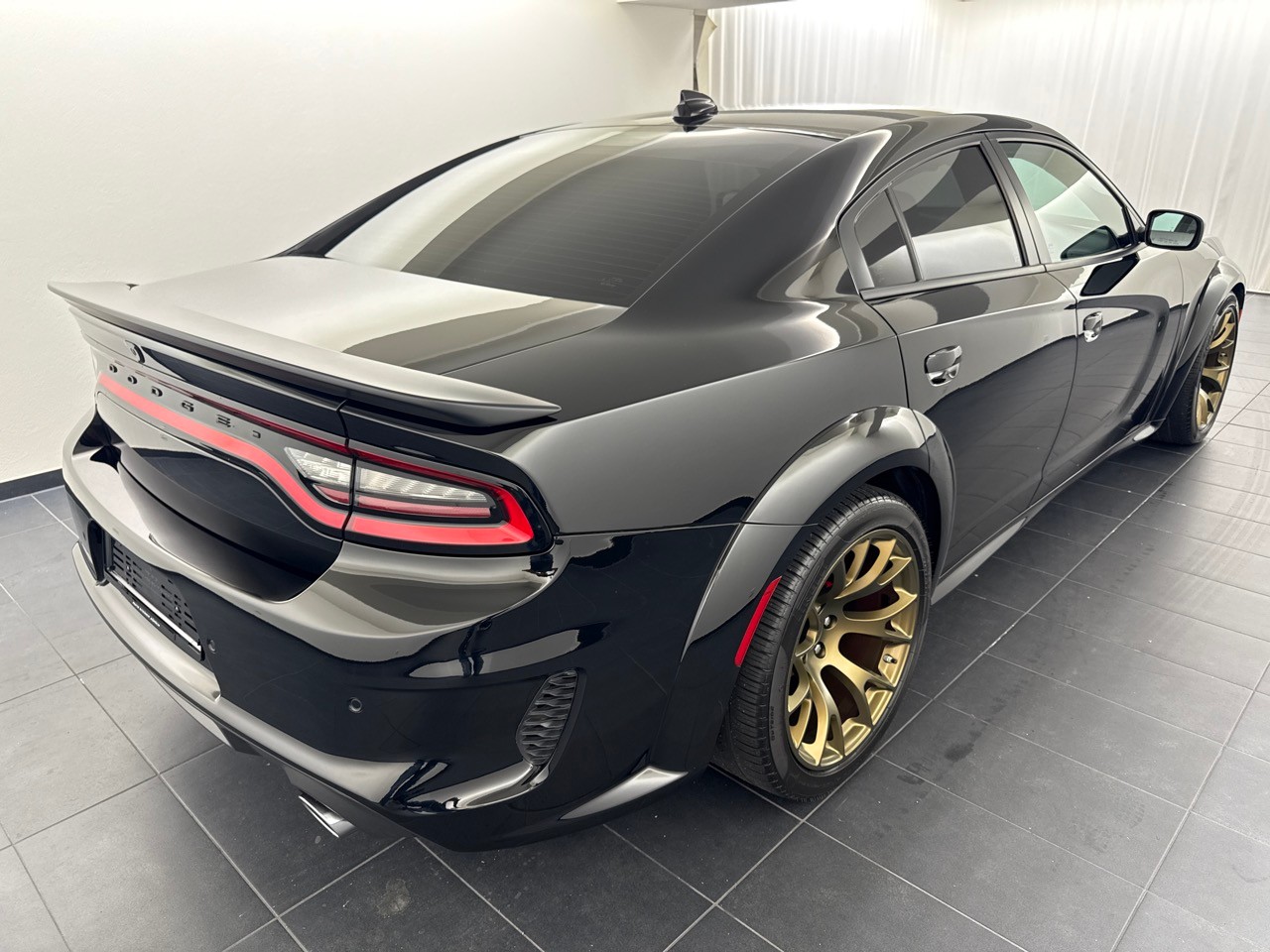 DODGE Charger Hellcat Redeye Widebody-showroom-element-2