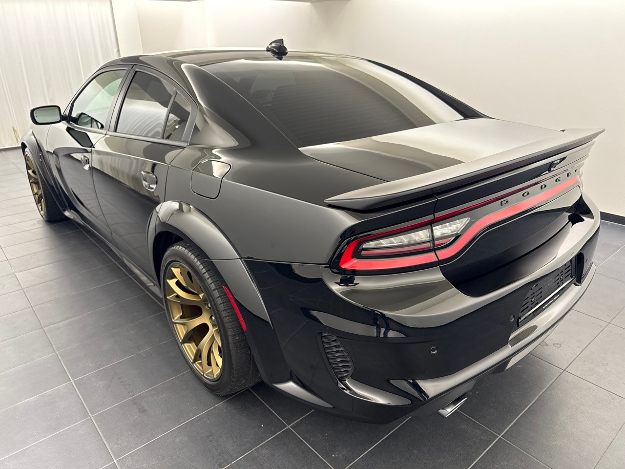 DODGE Charger Hellcat Redeye Widebody-showroom-element-1