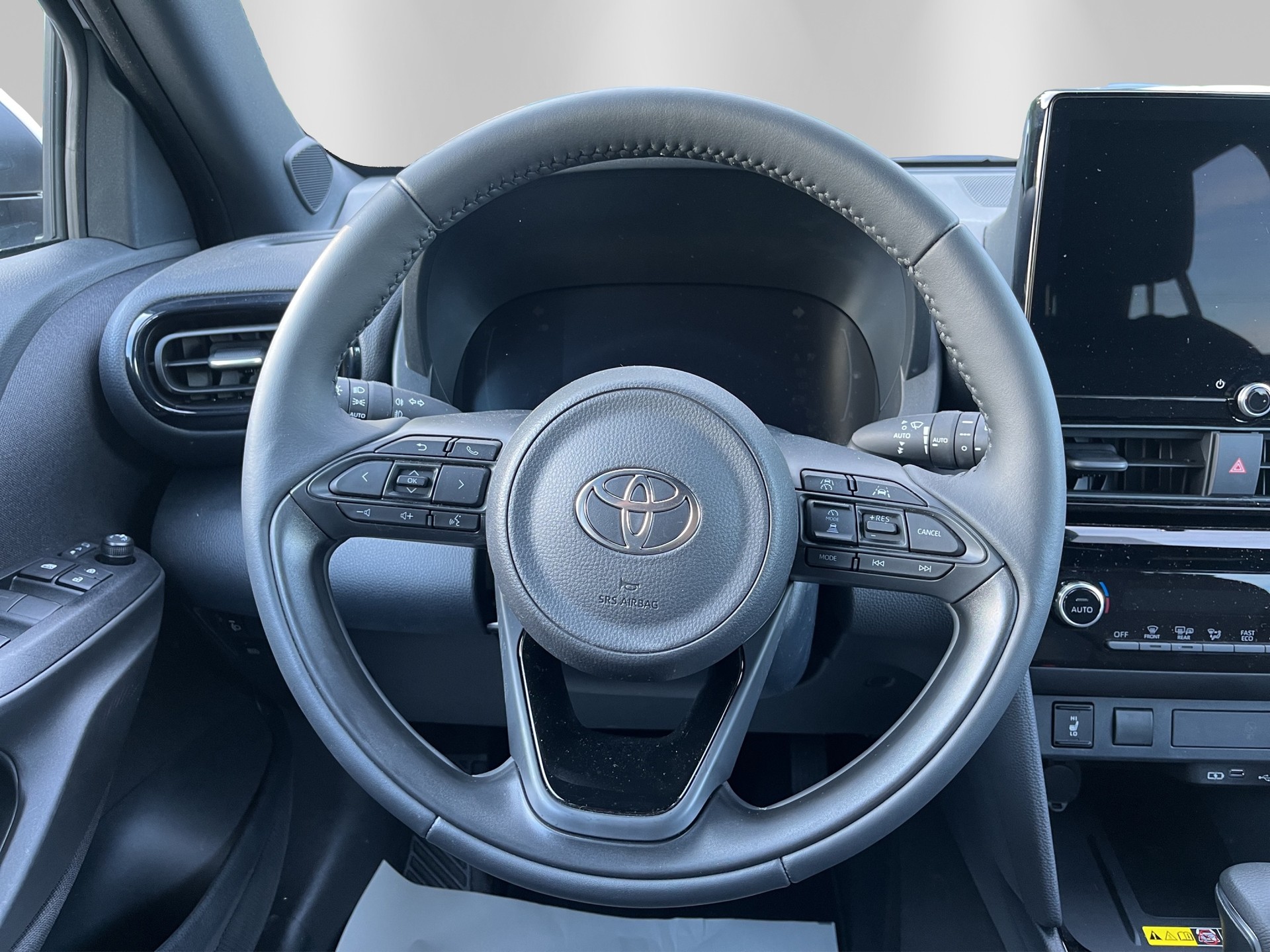 TOYOTA Yaris Cross 1.5 Trend e-CVT AWDi-image-9