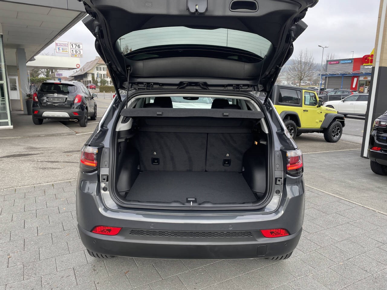 JEEP Compass 1.5 Turbo Swiss Limited Plus-image-4