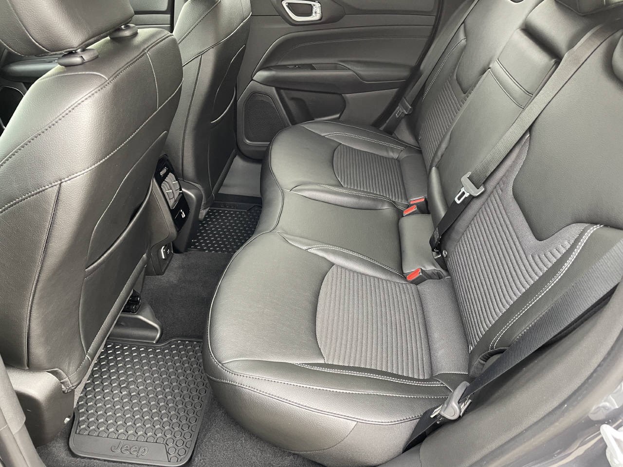 JEEP Compass 1.5 Turbo Swiss Limited Plus-image-7
