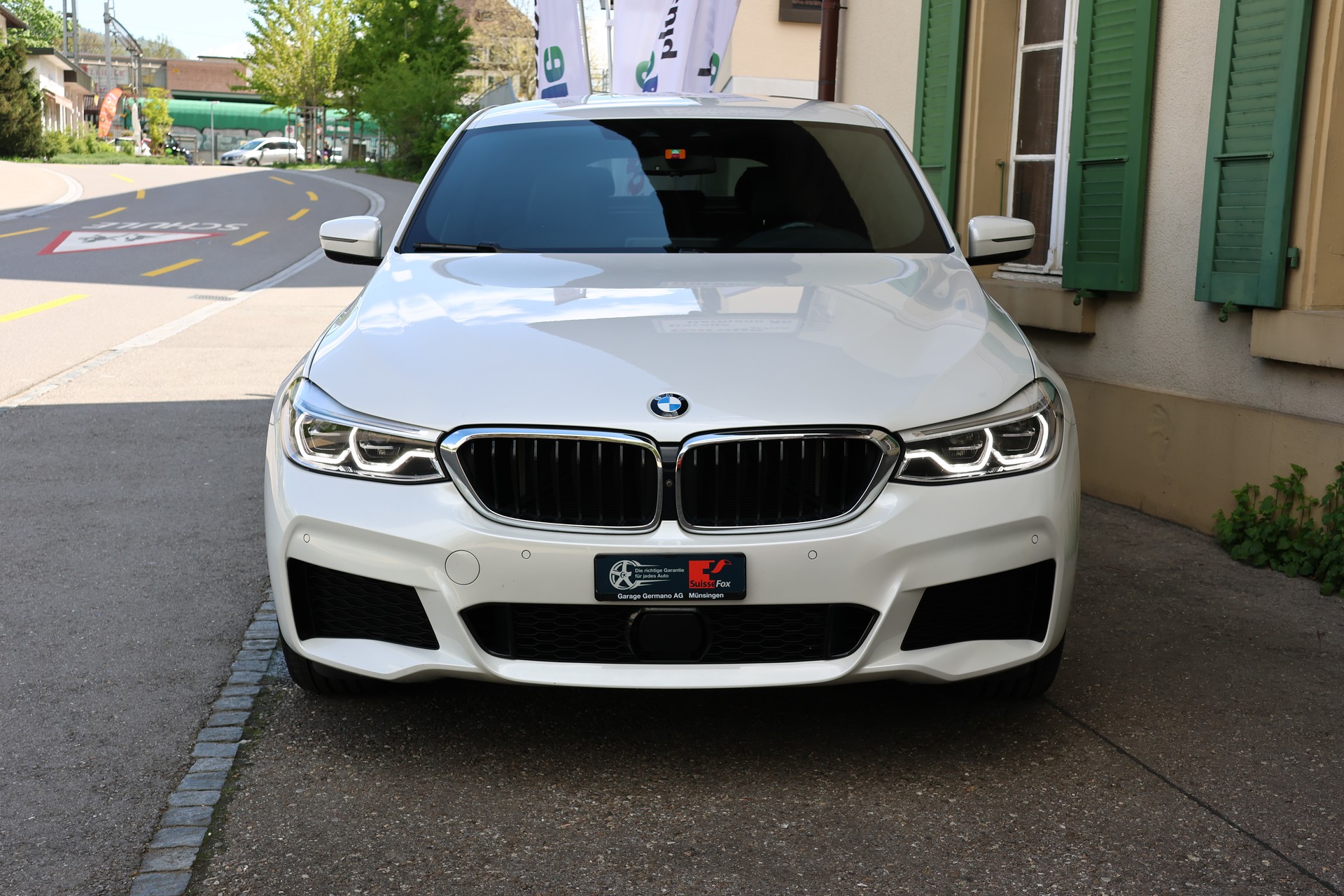 BMW 640i GT xDrive Steptronic M-Sport-showroom-element-1