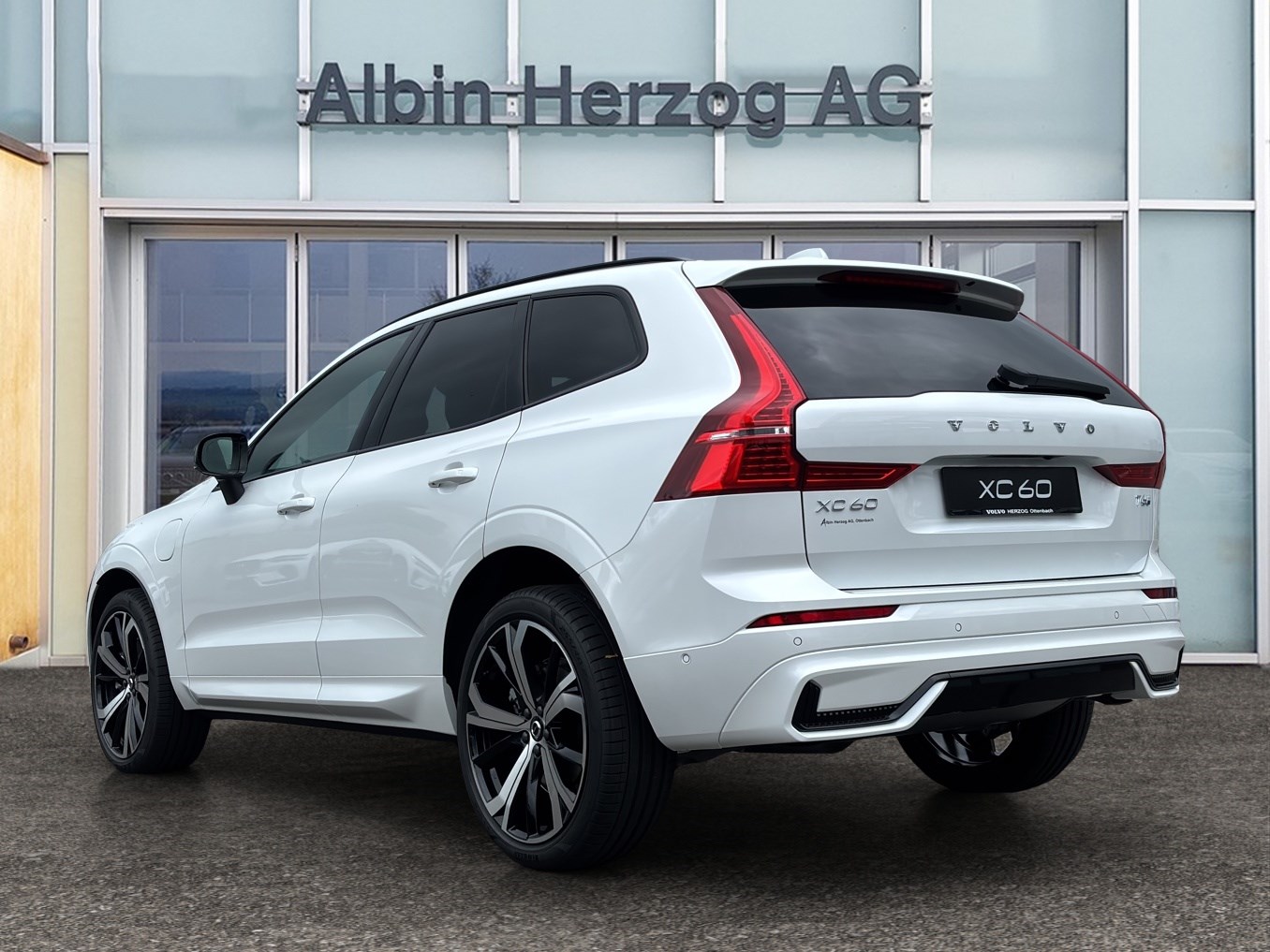 VOLVO XC60 2.0 T6 TE XCENTRIC eAWD-showroom-element-2
