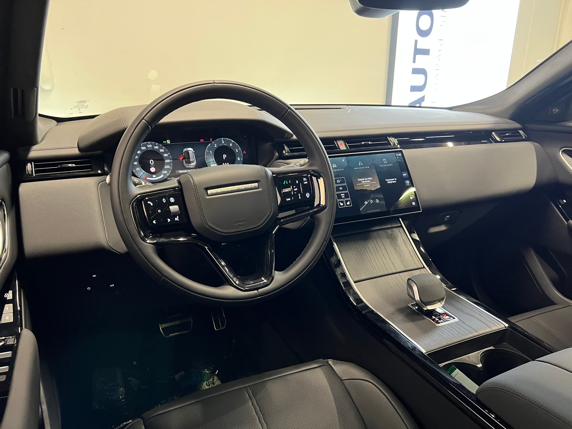 LAND ROVER Range Rover Velar 2.0 P400e Dynamic SE-showroom-element-2