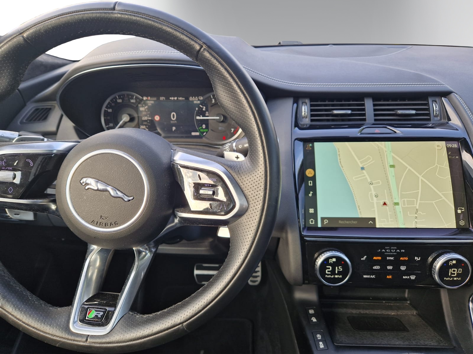 Image JAGUAR E-PACE E-Pace 1.5 P300e R-Dynamic AWD SE