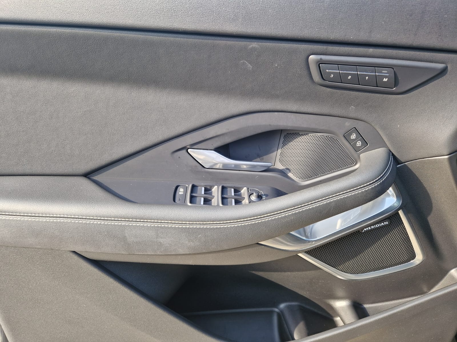 Image JAGUAR E-PACE E-Pace 1.5 P300e R-Dynamic AWD SE