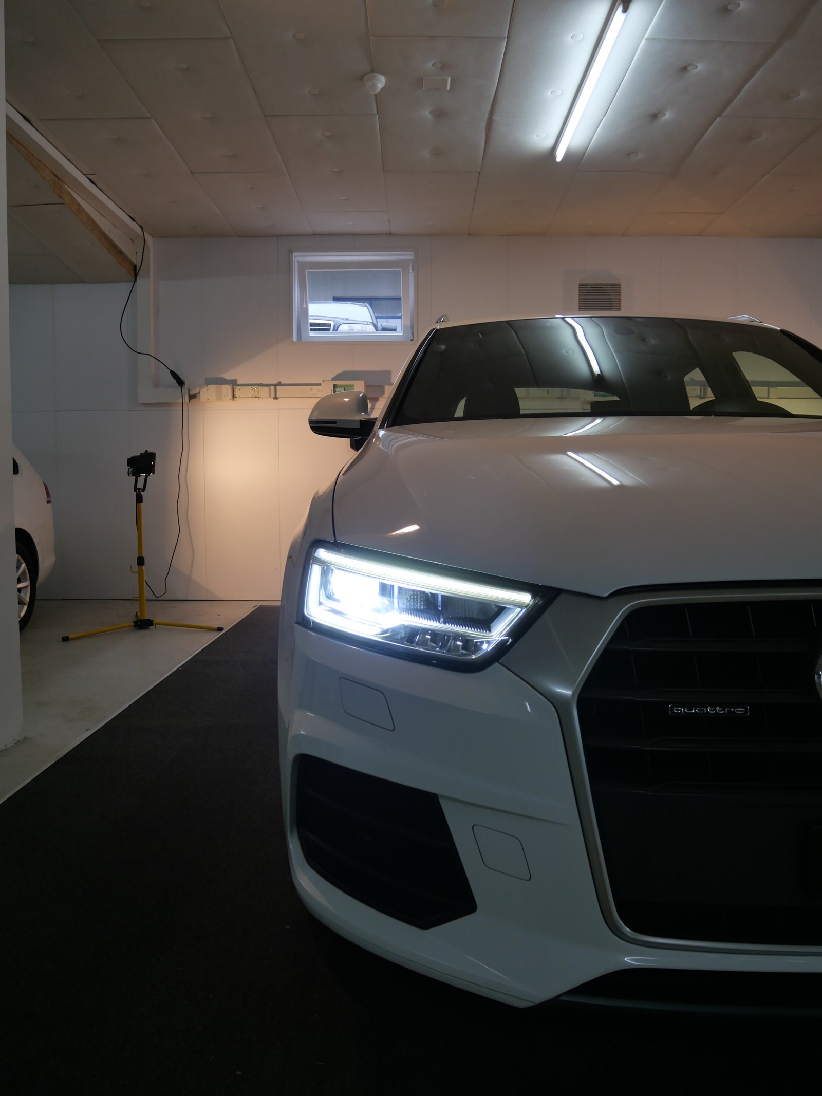 AUDI Q3 2.0 TFSI S line sport quattro S-tronic-showroom-element-3