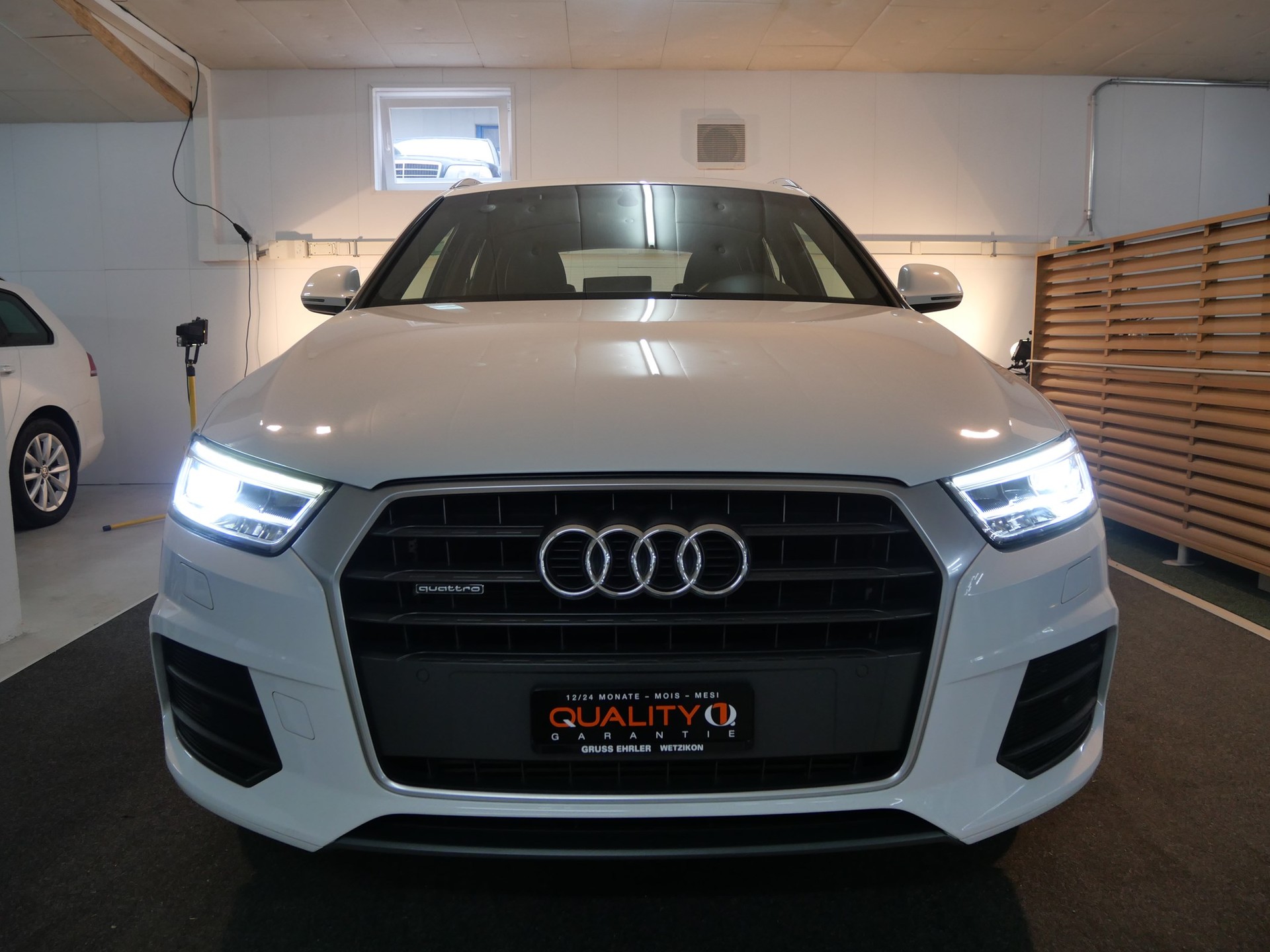 AUDI Q3 2.0 TFSI S line sport quattro S-tronic-showroom-element-2
