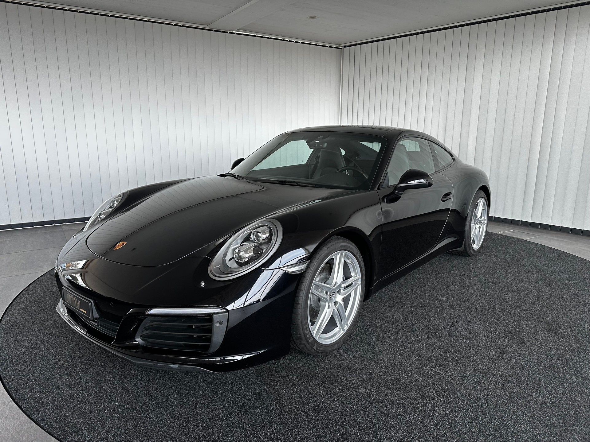 PORSCHE 911 Carrera