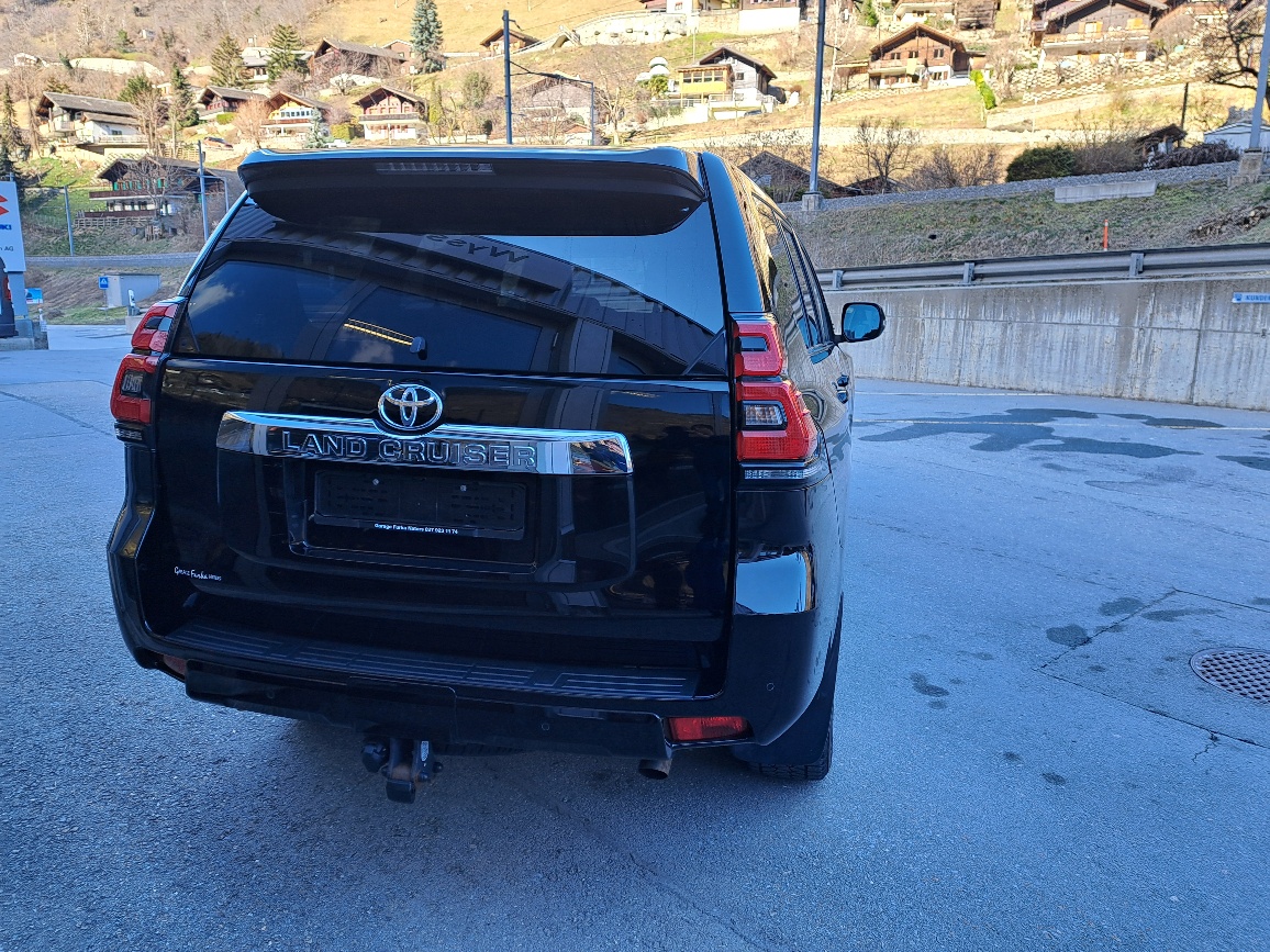 TOYOTA Land Cruiser 2.8TD Style Automatic-showroom-element-3