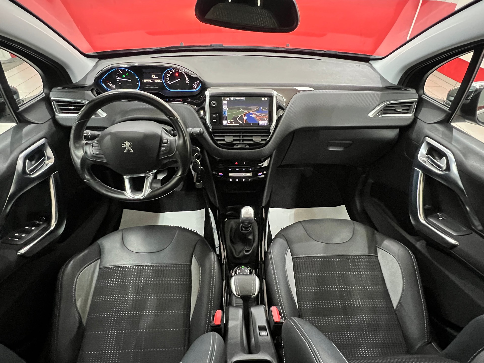 PEUGEOT 2008 1.6 BlueHDi Allure-image-8