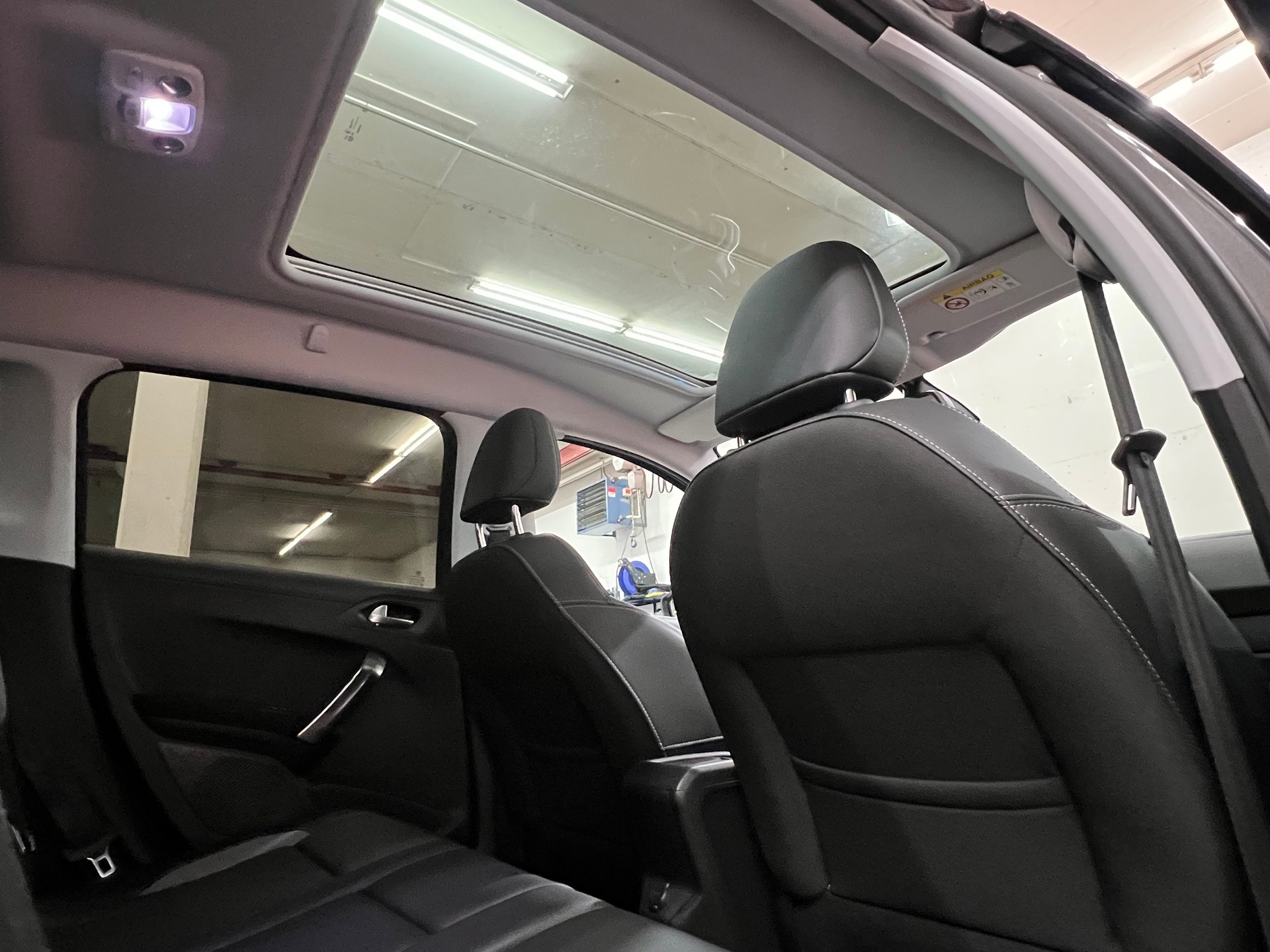 PEUGEOT 2008 1.6 BlueHDi Allure-image-13