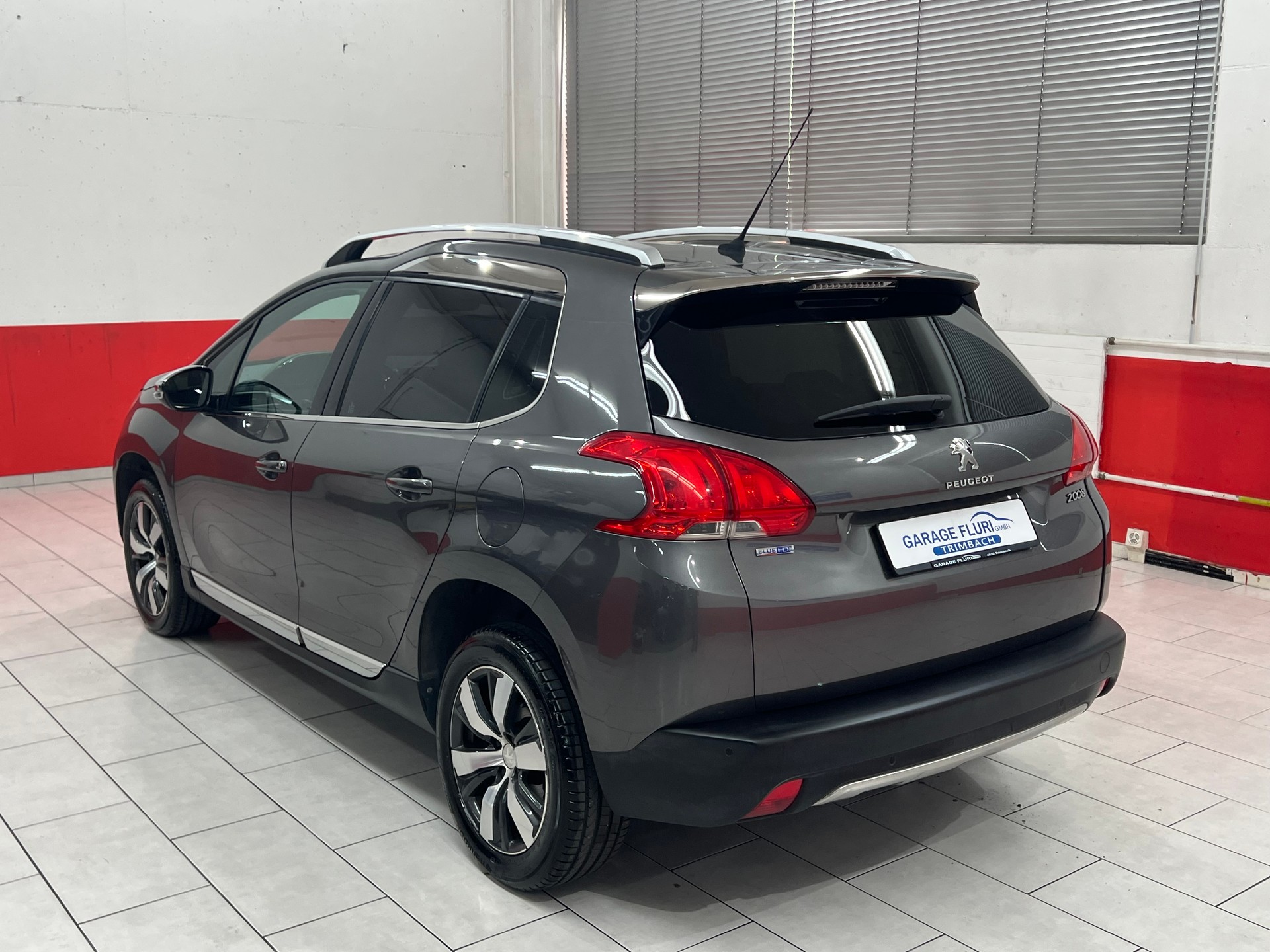 PEUGEOT 2008 1.6 BlueHDi Allure-image-6