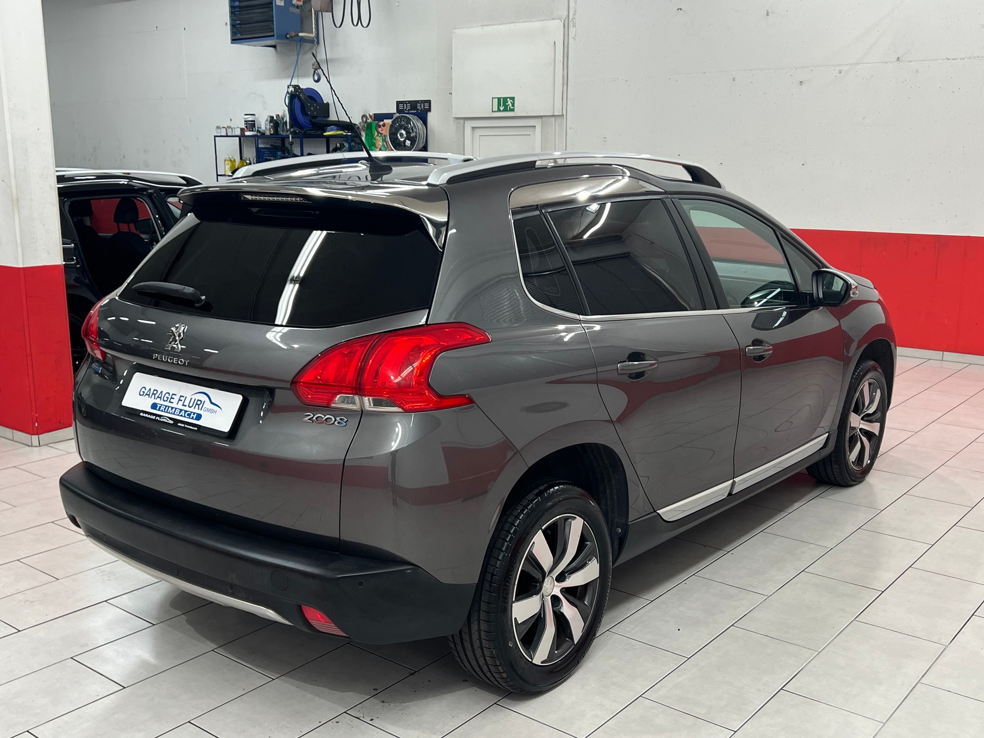 PEUGEOT 2008 1.6 BlueHDi Allure-image-4
