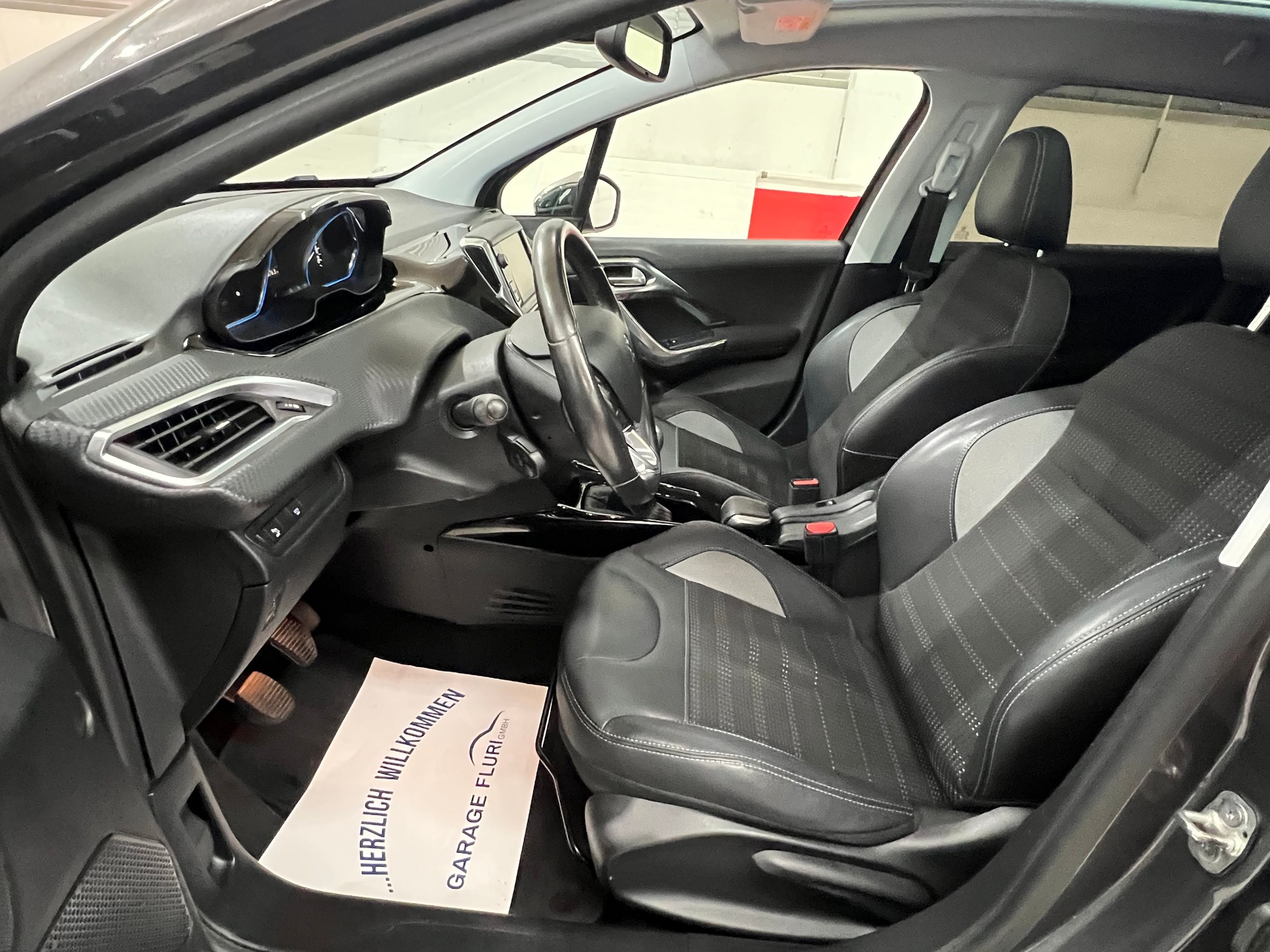 PEUGEOT 2008 1.6 BlueHDi Allure-image-10