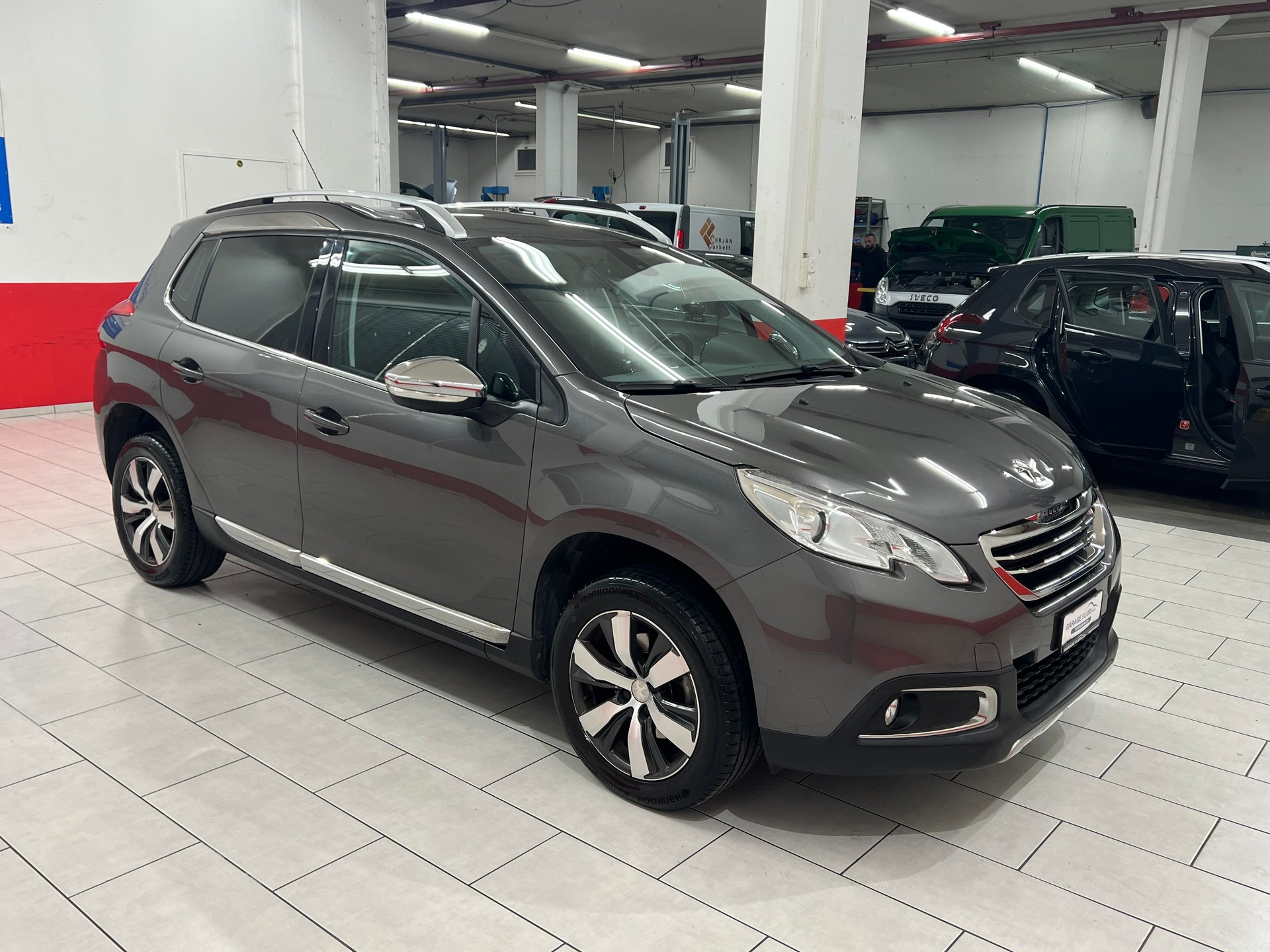PEUGEOT 2008 1.6 BlueHDi Allure-image-3