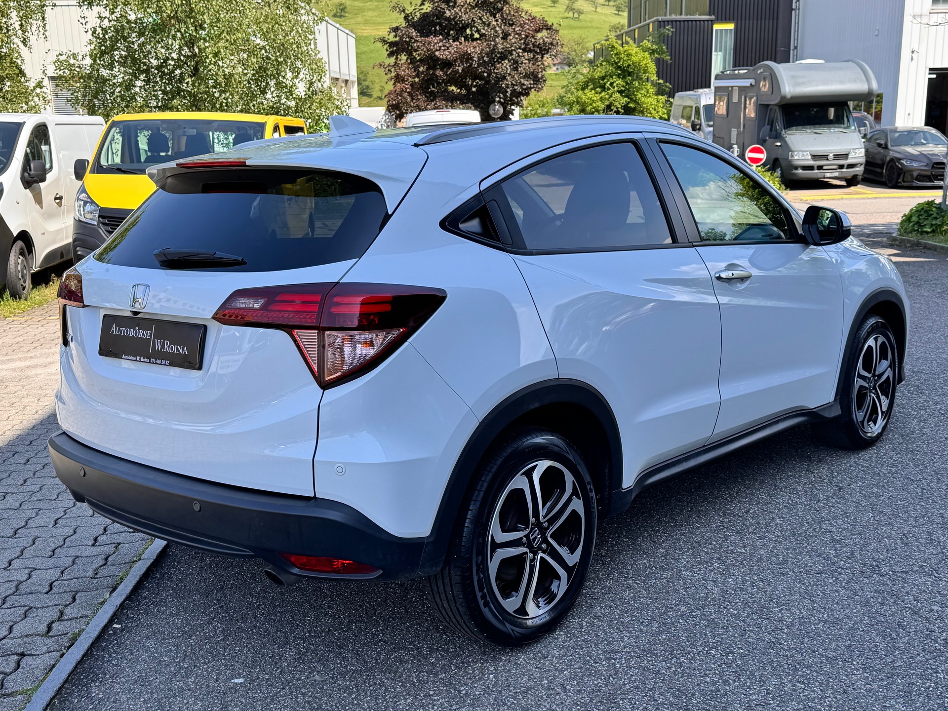 HONDA HR-V 1.5i-VTEC Executive-showroom-element-2