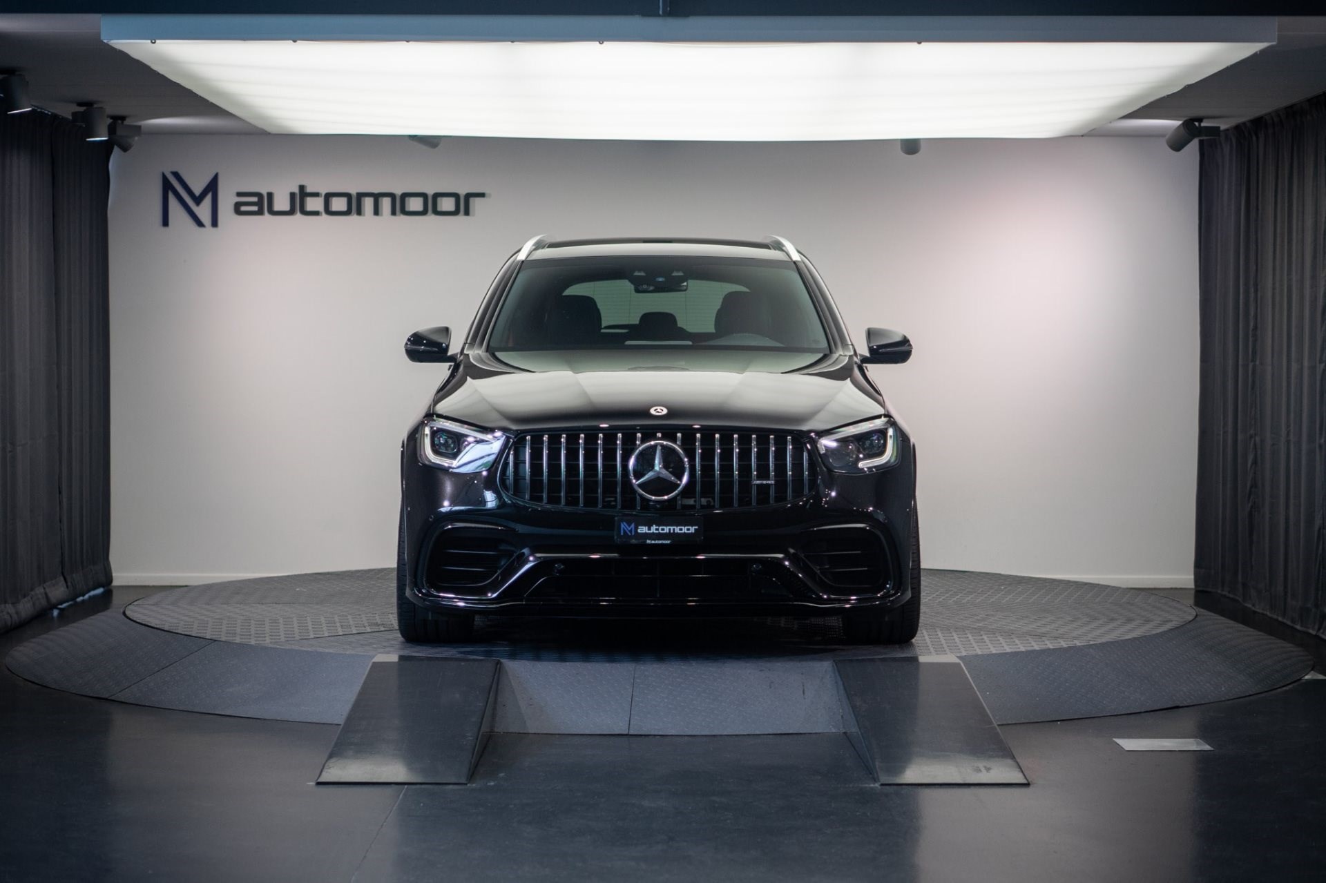 MERCEDES-BENZ GLC 63 AMG 4Matic 9G-Tronic *22" Corspeed Felgen* *Panorama* *Keyless*-showroom-element-1