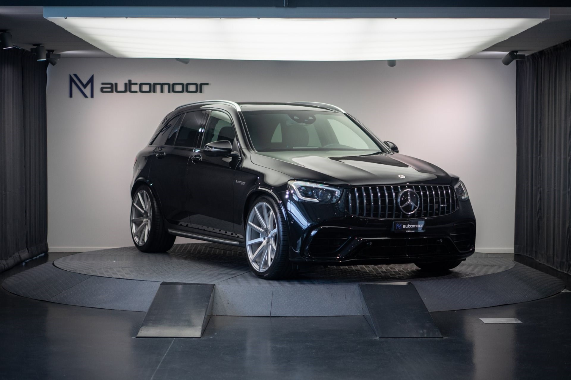 MERCEDES-BENZ GLC 63 AMG 4Matic 9G-Tronic *22" Corspeed Felgen* *Panorama* *Keyless*-showroom-element-2