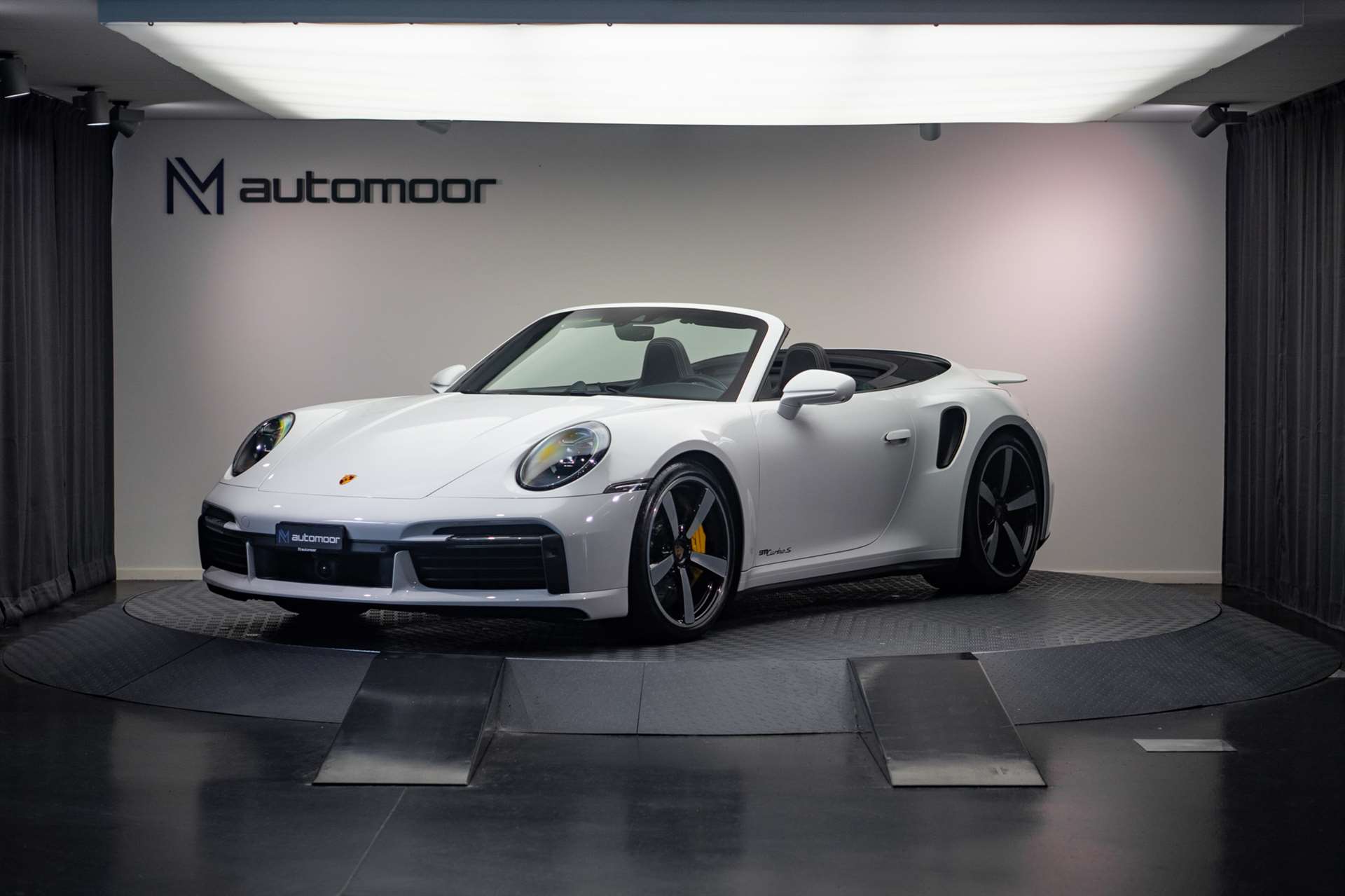 PORSCHE 911 Turbo S Cabriolet PDK *CH-Fahrzeug* *Approved* *Lift* *PASM* *Burmester*