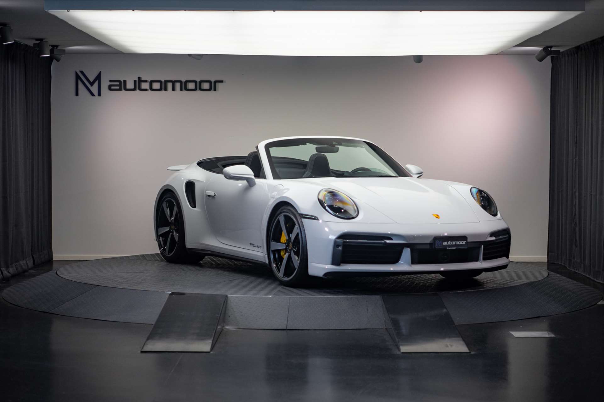 PORSCHE 911 Turbo S Cabriolet PDK *CH-Fahrzeug* *Approved* *Lift* *PASM* *Burmester*-showroom-element-2