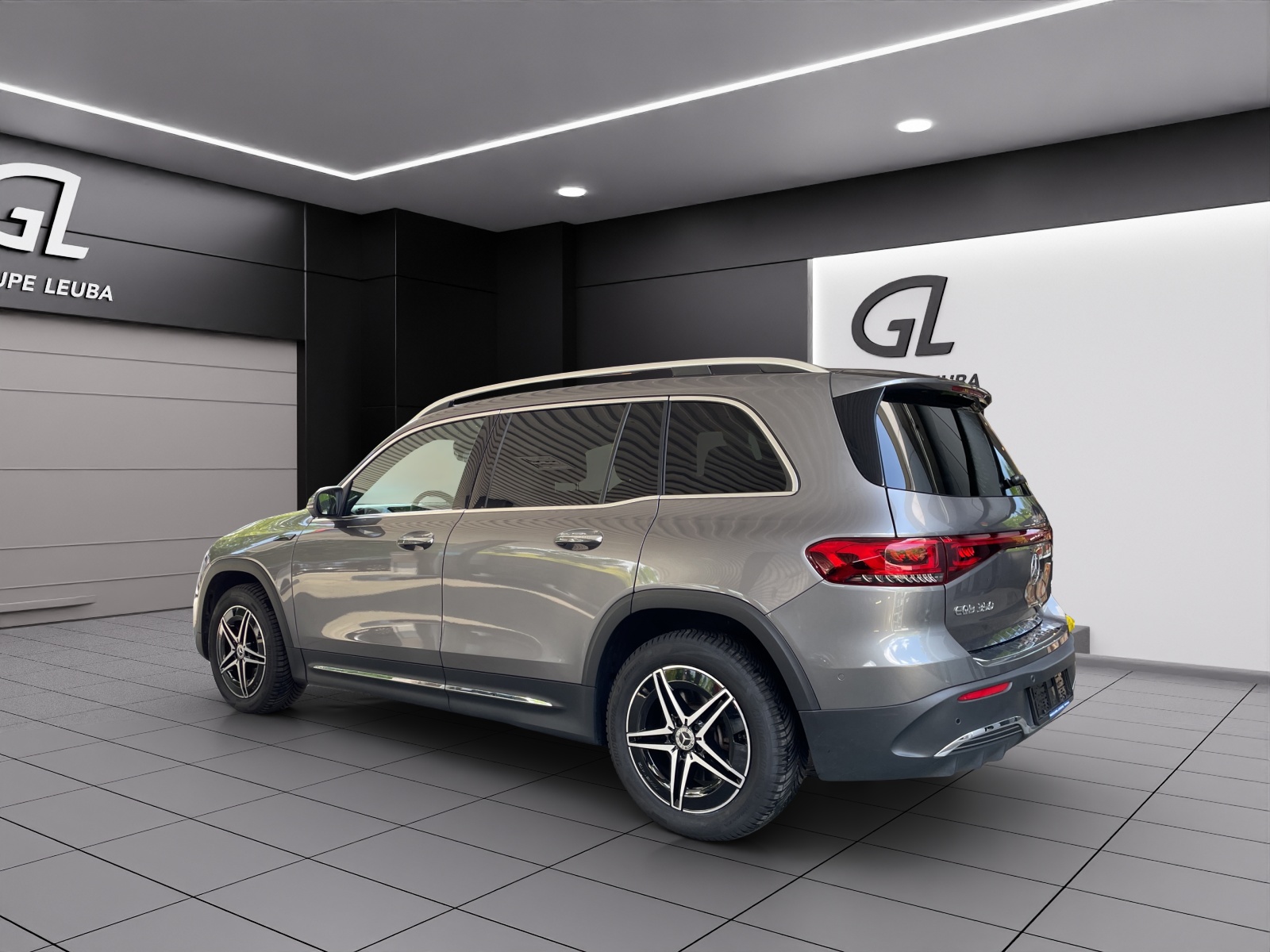 MERCEDES-BENZ EQB 350 AMG Line 4Matic-showroom-element-3