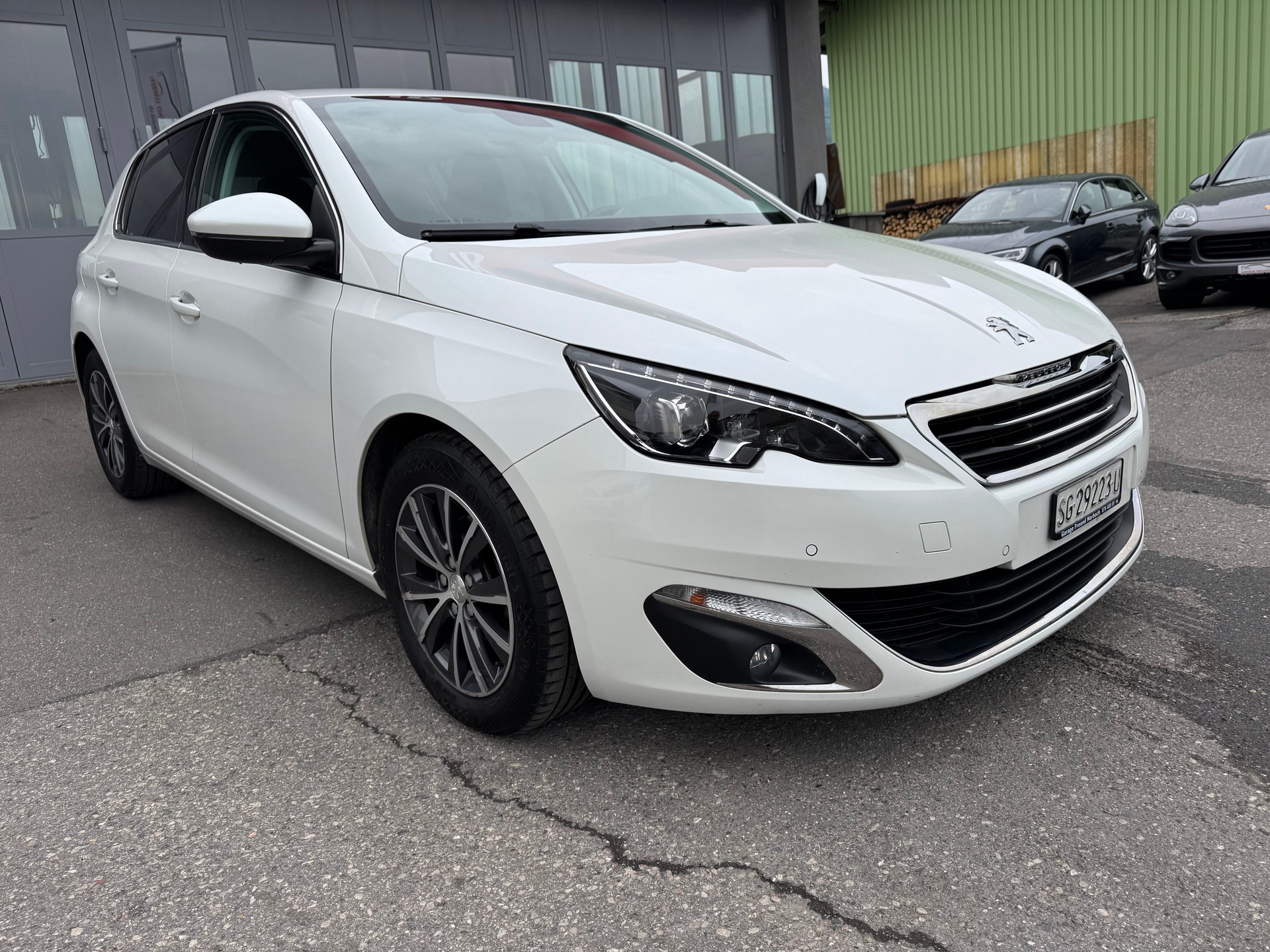 PEUGEOT 308 1.6 e-HDI Allure-showroom-element-1