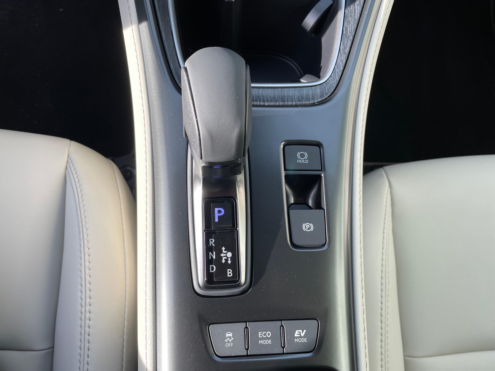 LEXUS LBX 1.5 Hybrid Elegant AWD-image-10