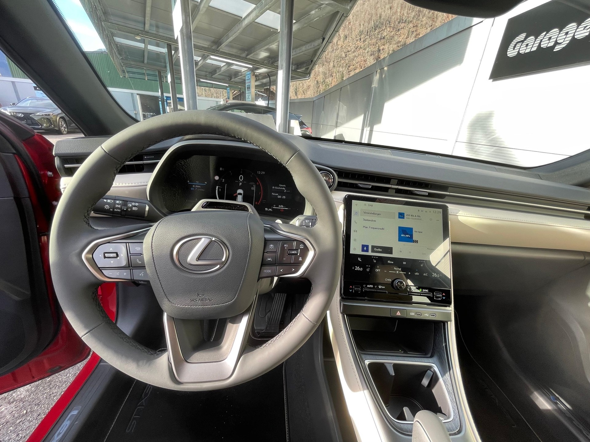 LEXUS LBX 1.5 Hybrid Elegant AWD-image-13