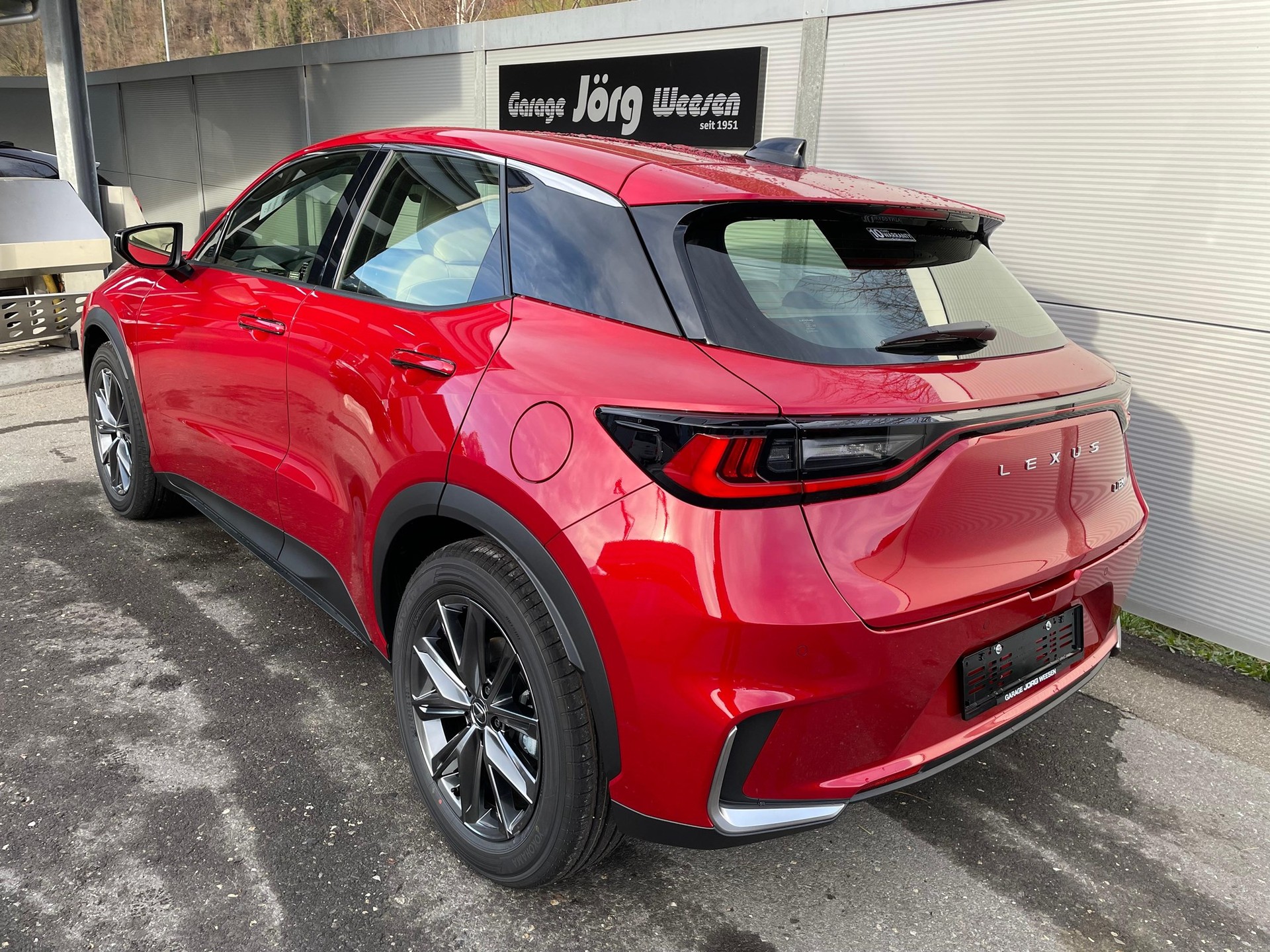 LEXUS LBX 1.5 Hybrid Elegant AWD-image-3