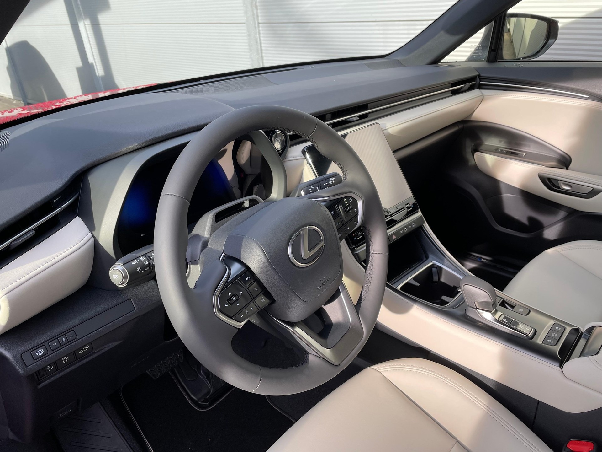 LEXUS LBX 1.5 Hybrid Elegant AWD-image-6