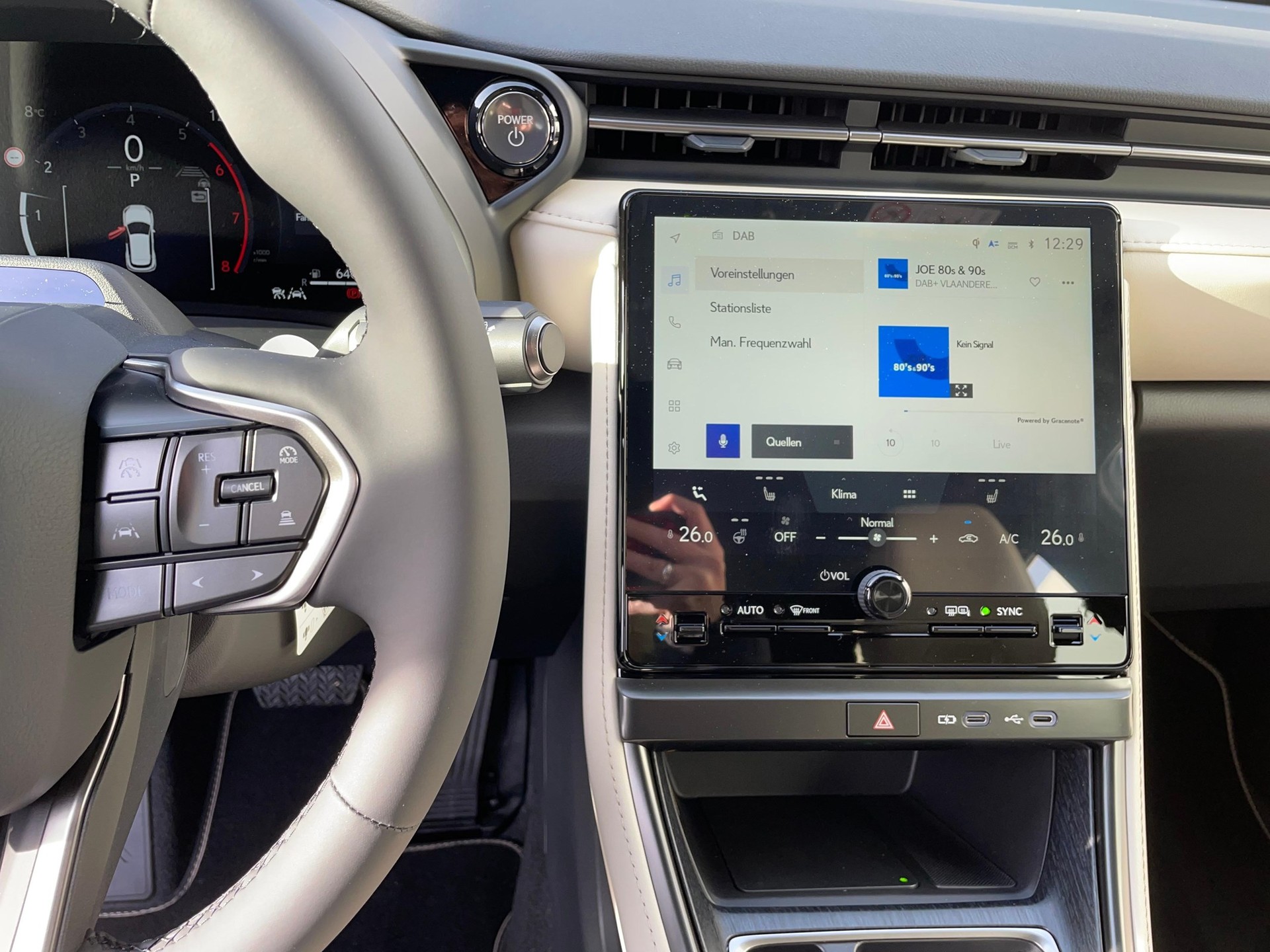 LEXUS LBX 1.5 Hybrid Elegant AWD-image-9