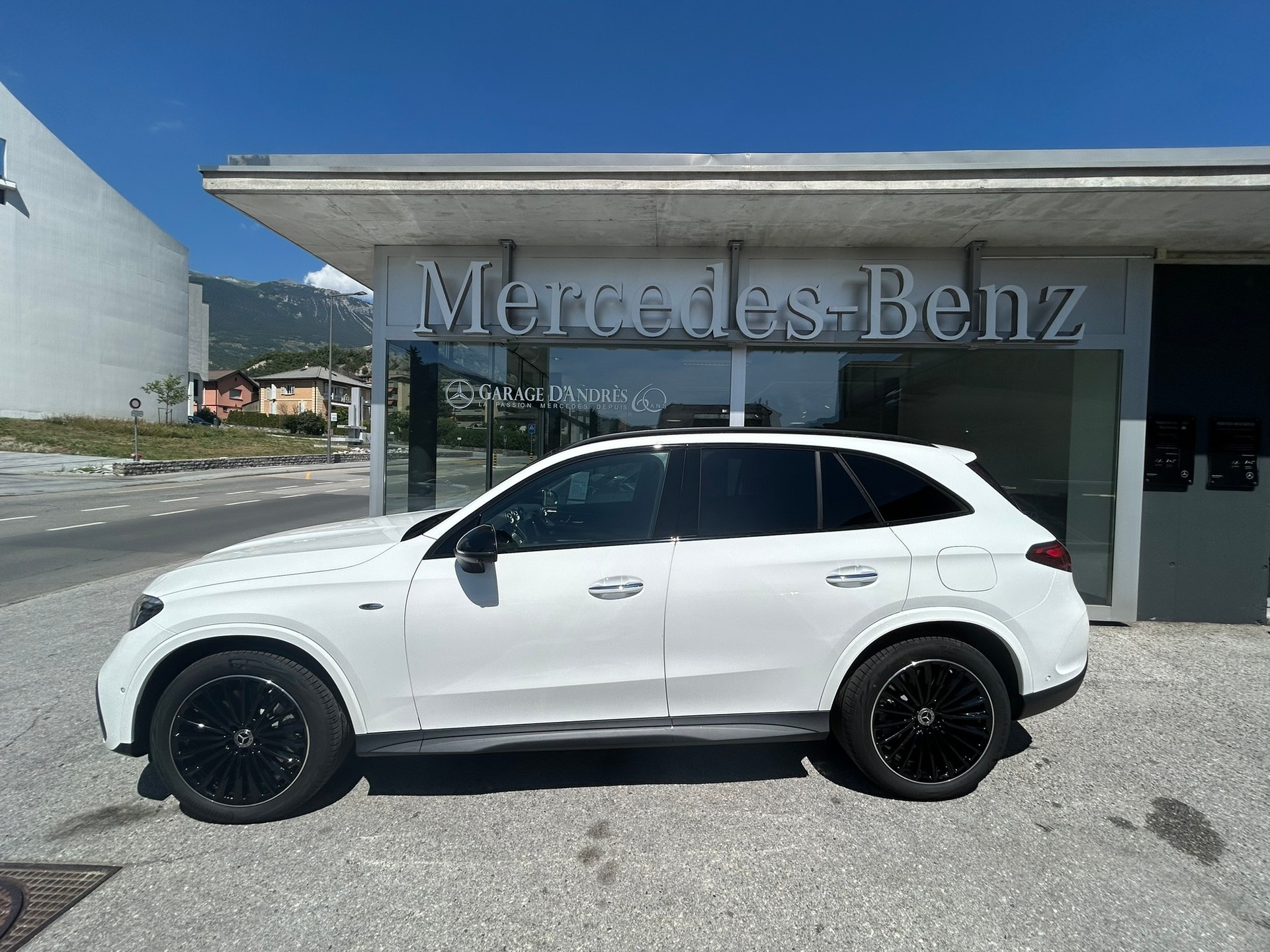 MERCEDES-BENZ GLC 400 e 4Matic EQ Star 9G-Tronic-showroom-element-3