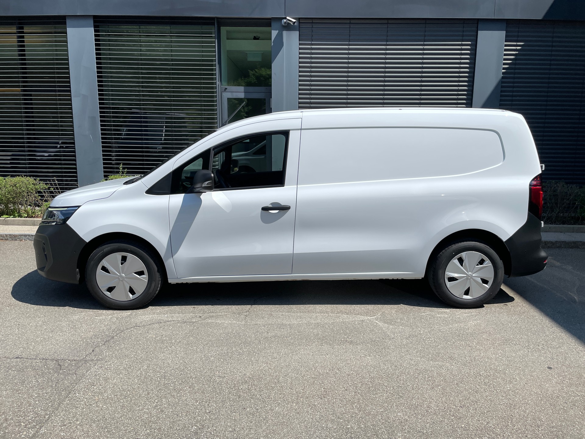 NISSAN Townstar EV45 kWh 22kW L2 Acenta mit AHK-showroom-element-1