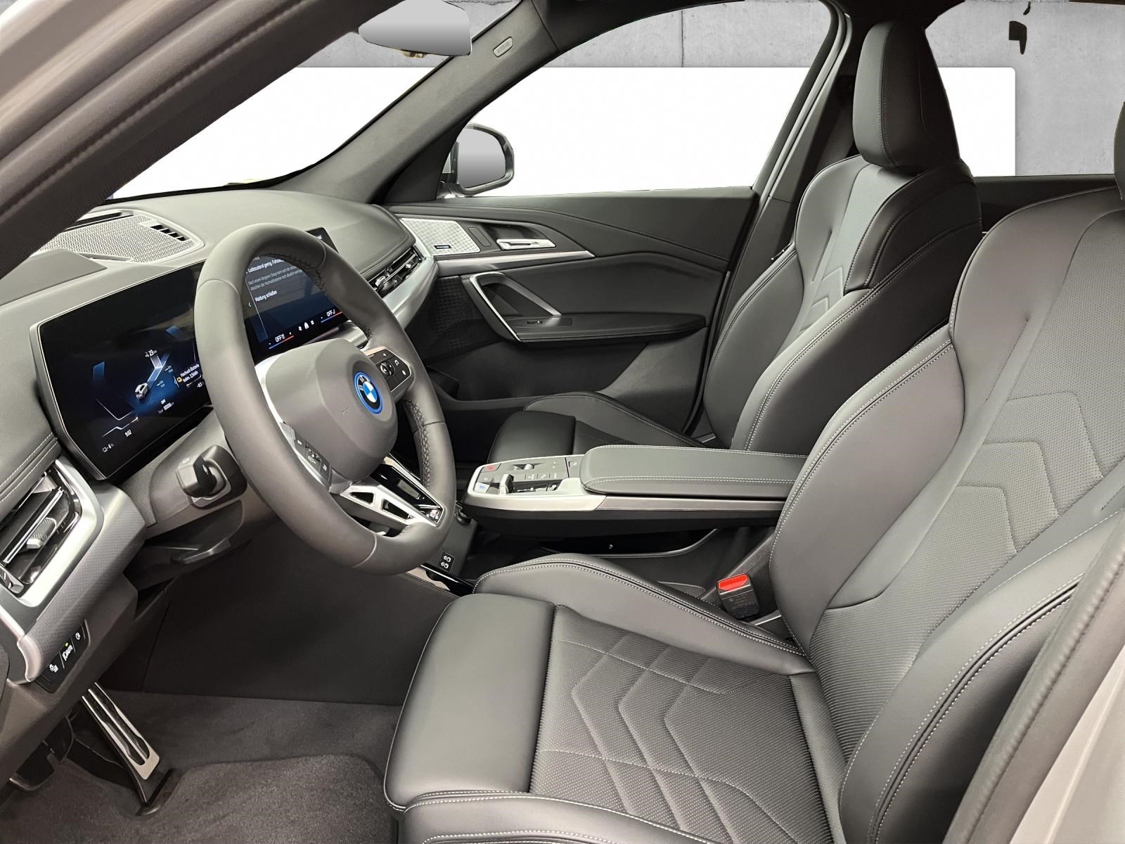 BMW iX1 30 xDrive-showroom-element-1