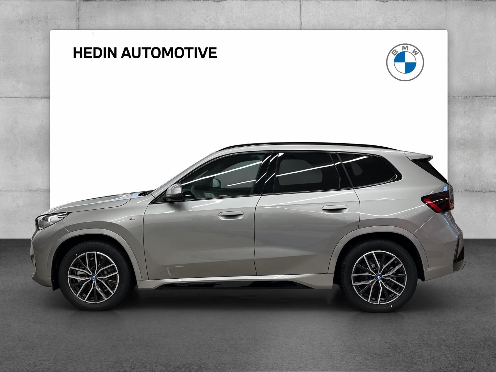 BMW iX1 30 xDrive-showroom-element-3