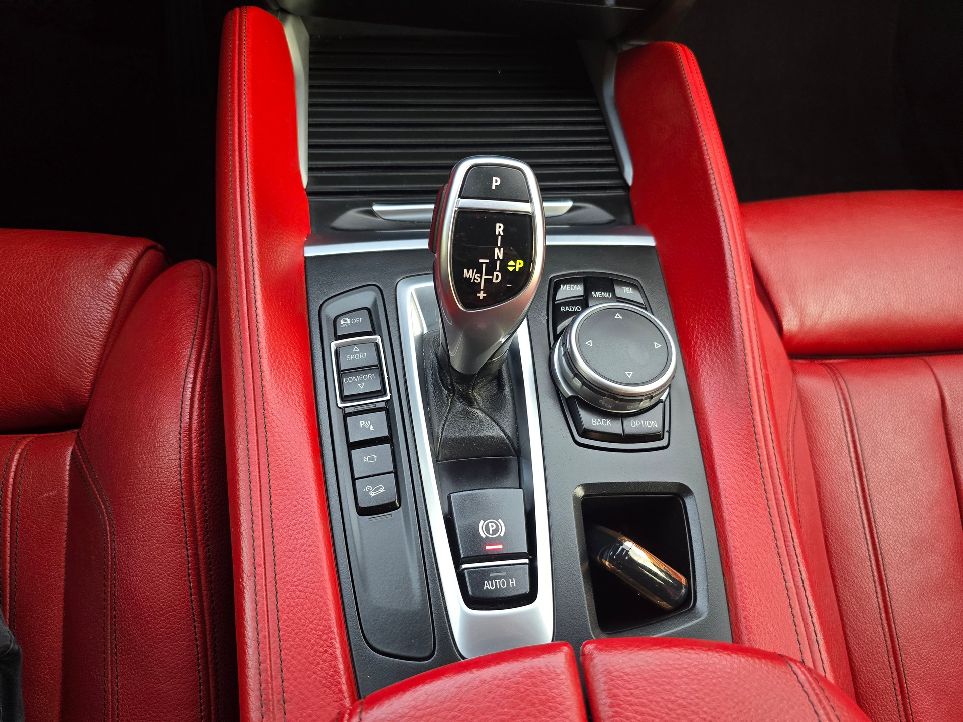 BMW X6 xDrive 40d Steptronic-image-19