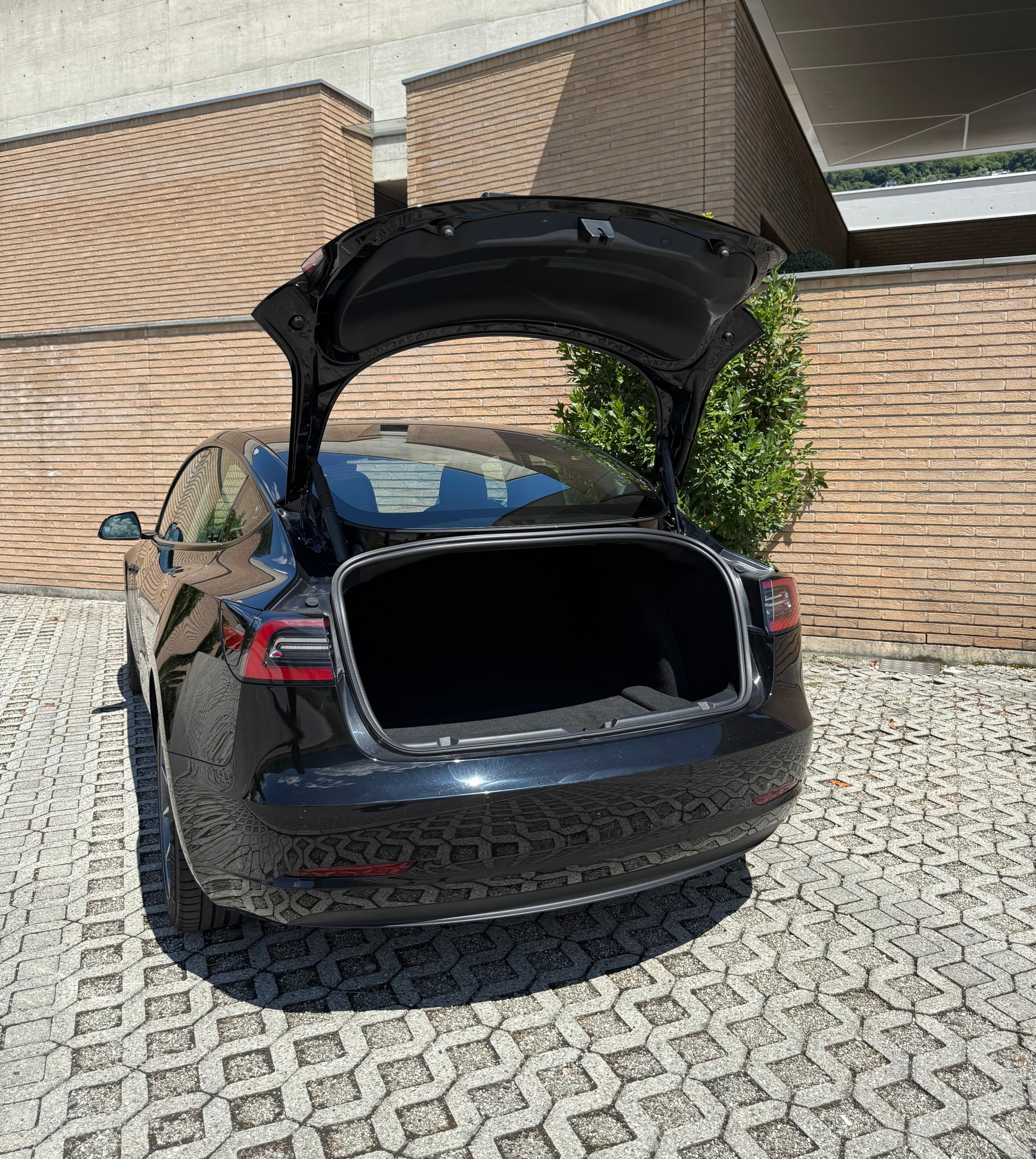TESLA Model 3 Long Range Dual Motor AWD - Enhanced Autopilot - Acceleration Boost-image-9