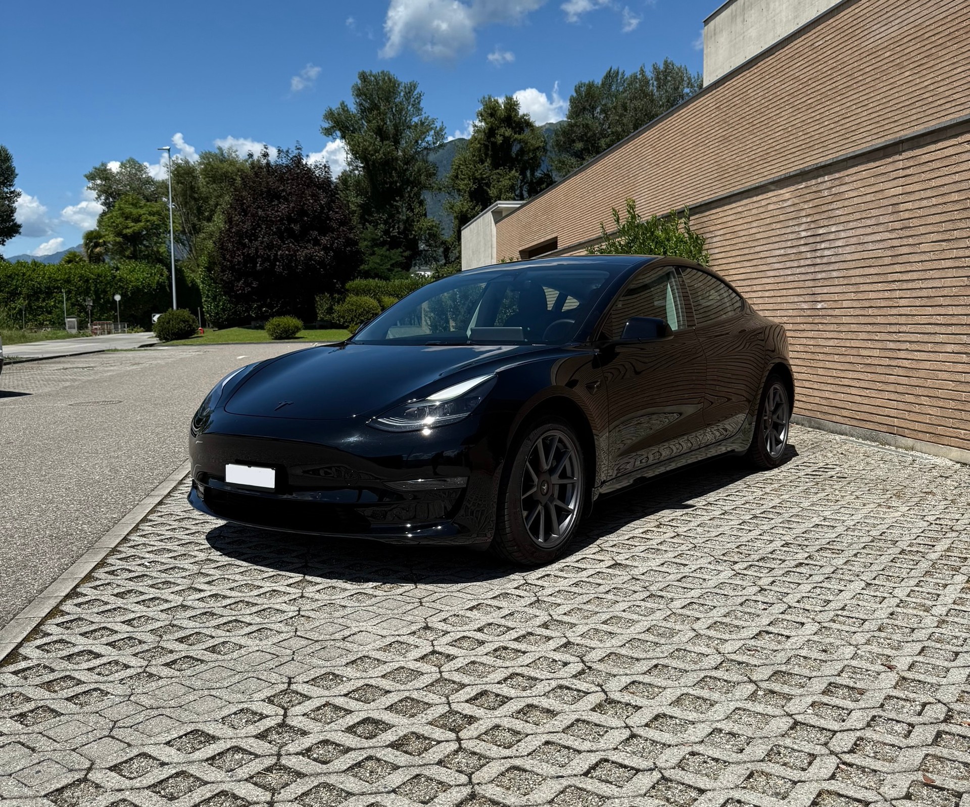 TESLA Model 3 Long Range Dual Motor AWD - Enhanced Autopilot - Acceleration Boost-image-4