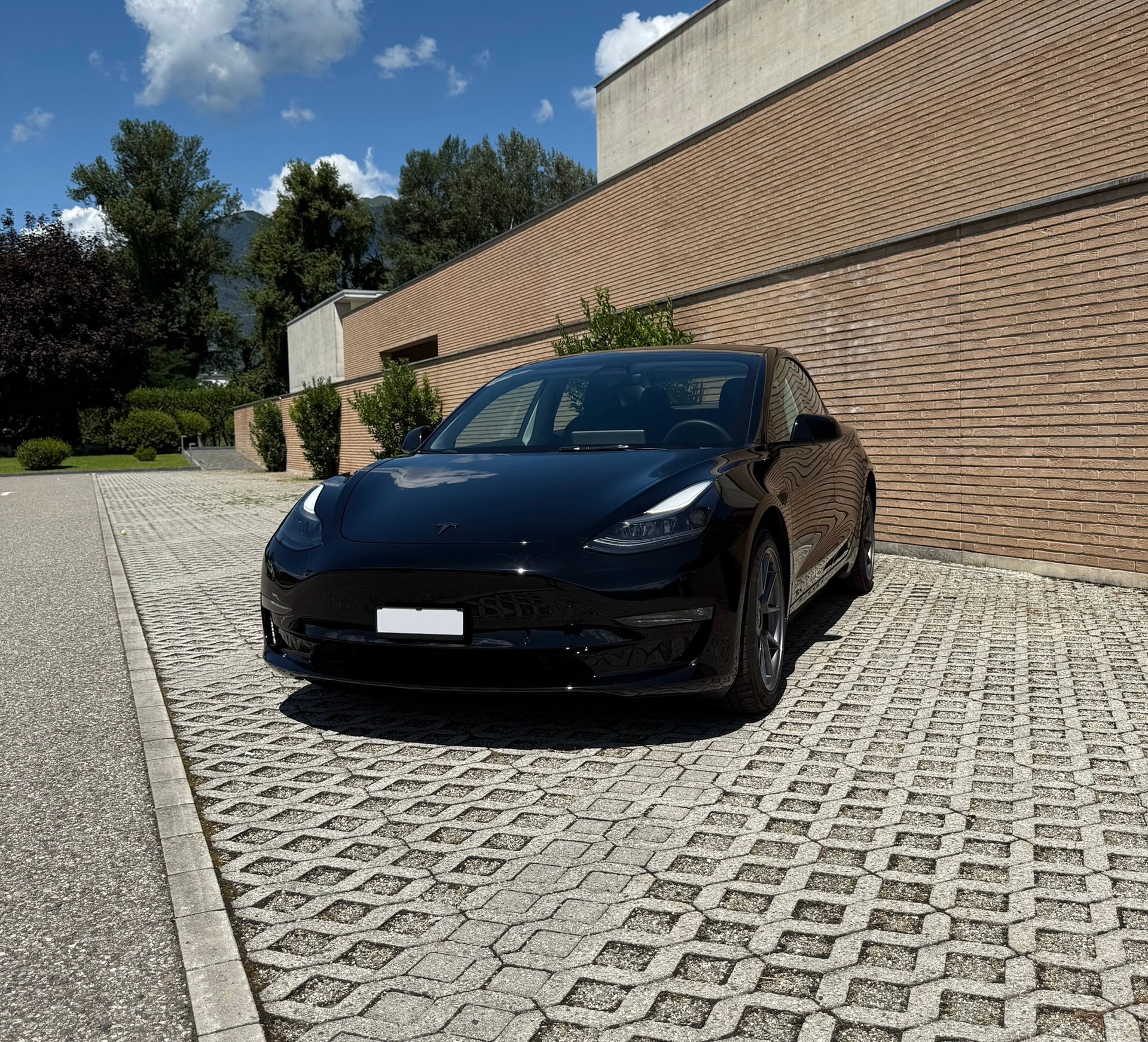 TESLA Model 3 Long Range Dual Motor AWD - Enhanced Autopilot - Acceleration Boost-image-3
