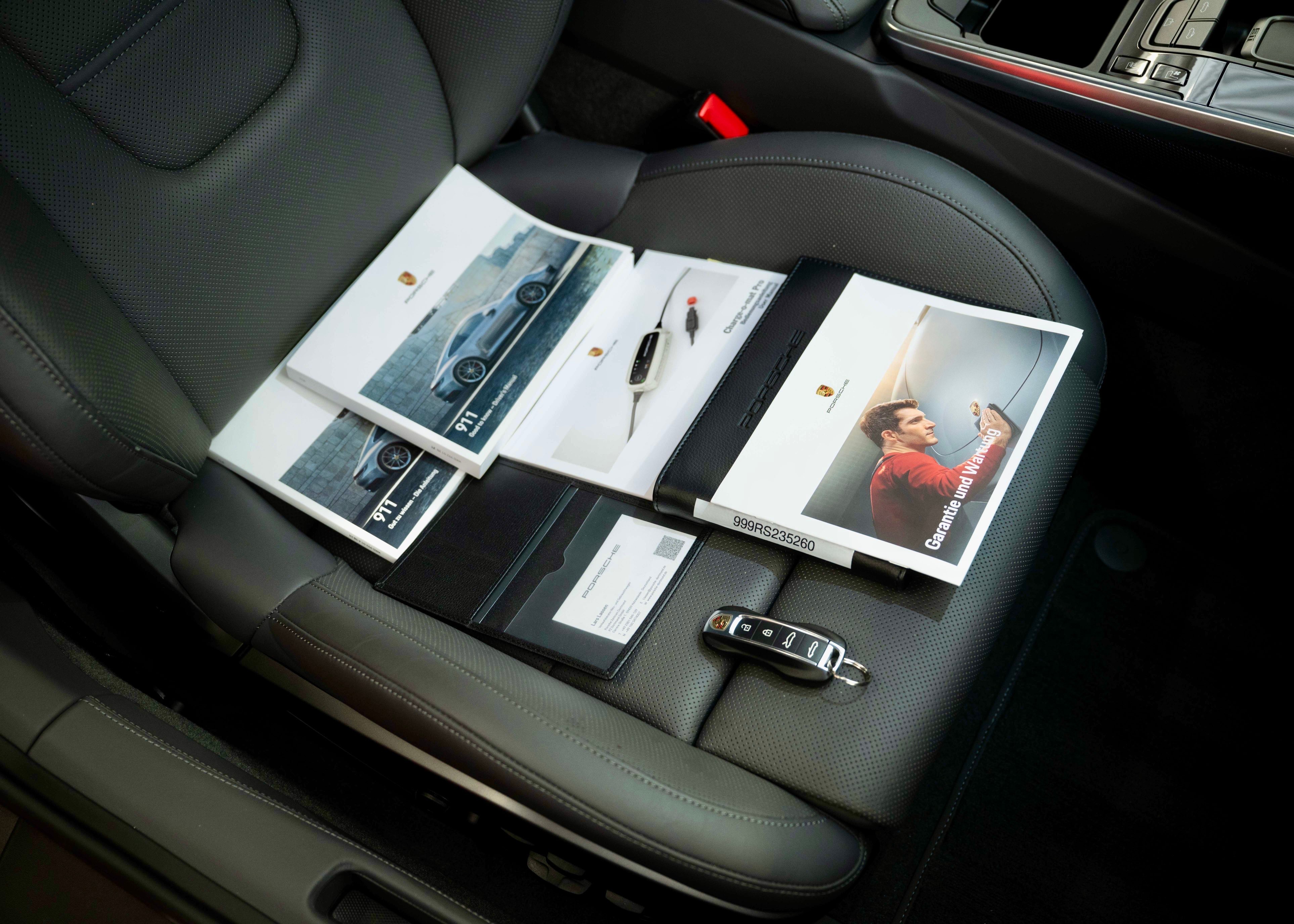 Image PORSCHE 911 911 Carrera 4 Cabriolet PDK Exclusive Manufaktur (1 owner, like new)